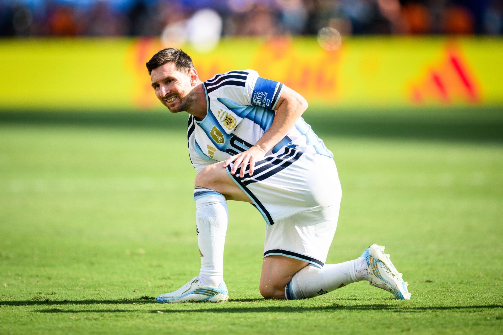 How did Lionel Messi react after watching Paredes enter altercation with Spain stars following Argentina’s FIFA World Cup final loss? 