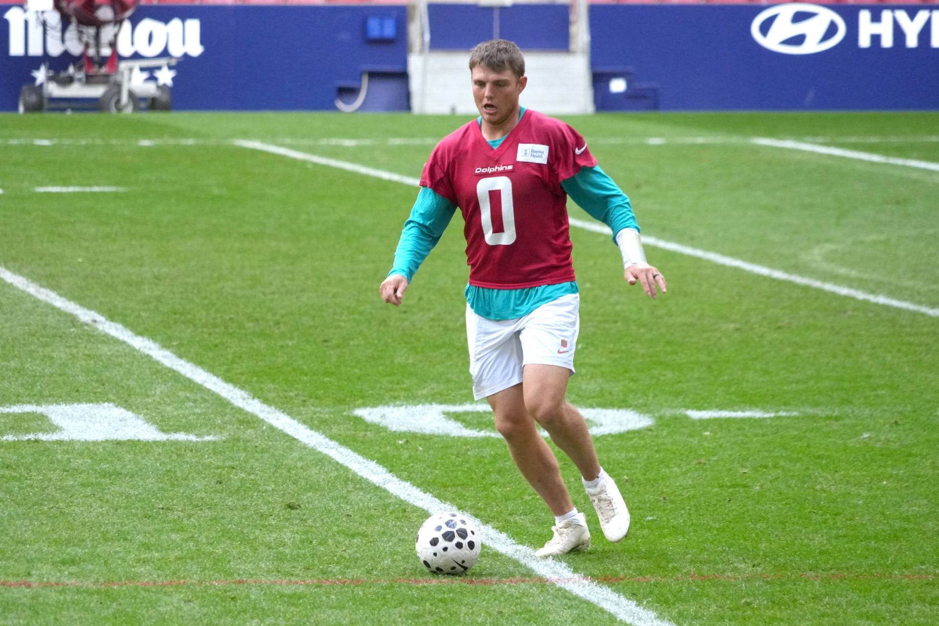 "Worst picture in Louisiana history," "Never seen QB will less aura": NFL fans mock Zach Wilson's first look in Saints uniform for 2026 season