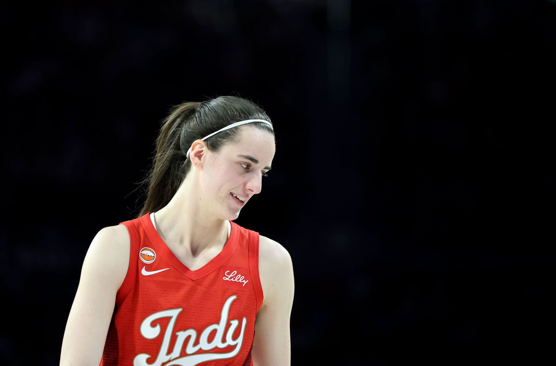 "Caitlin needs to talk with Larry Bird", "Flopper" - WNBA Fans Erupt Over Caitlin Clark's Iowa Clip Showing Identical Reaction to Chelsea Gray Elbow