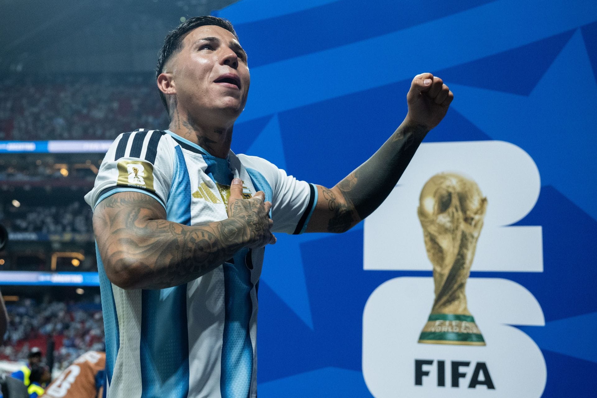 driver-in-argentina-stops-bus-to-celebrate-enzo-fernandez-s-winner-at