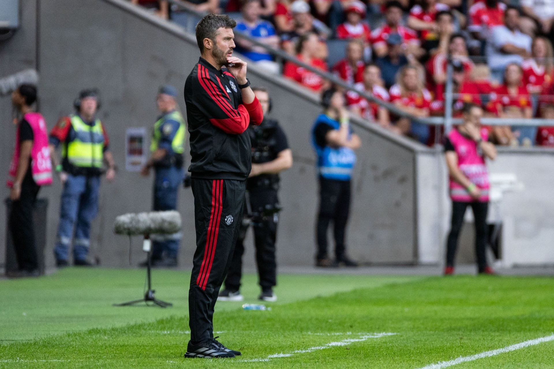 Pundit asks Manchester United star who is 'not good enough' to be a starter at the club to leave this summer