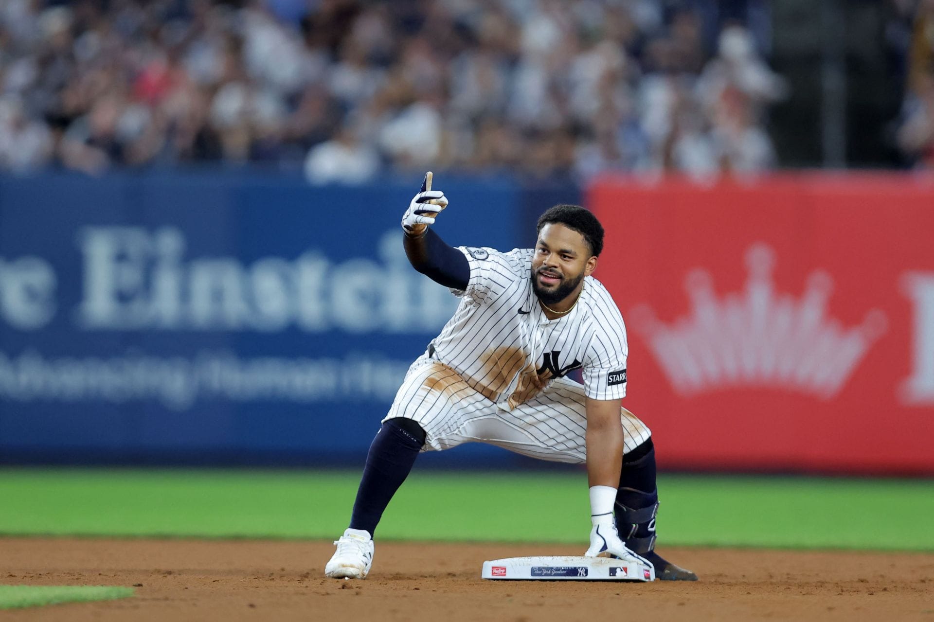 "Horrific player"; "Most useless player ever" - Fans pile on Heliot Ramos after dropped ball hands George Springer a hit in Yankees vs Blue Jays game