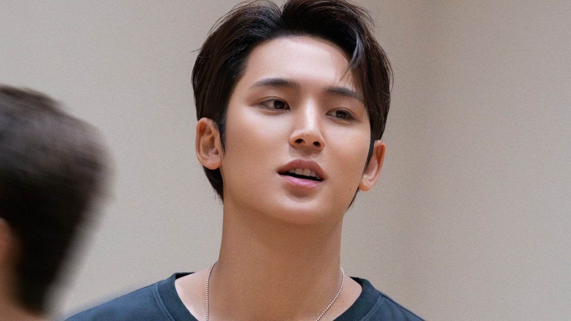 "Get enlisted if u are this invested" - Fans defend SEVENTEEN's Mingyu after military notice sparks backlash over public service duty