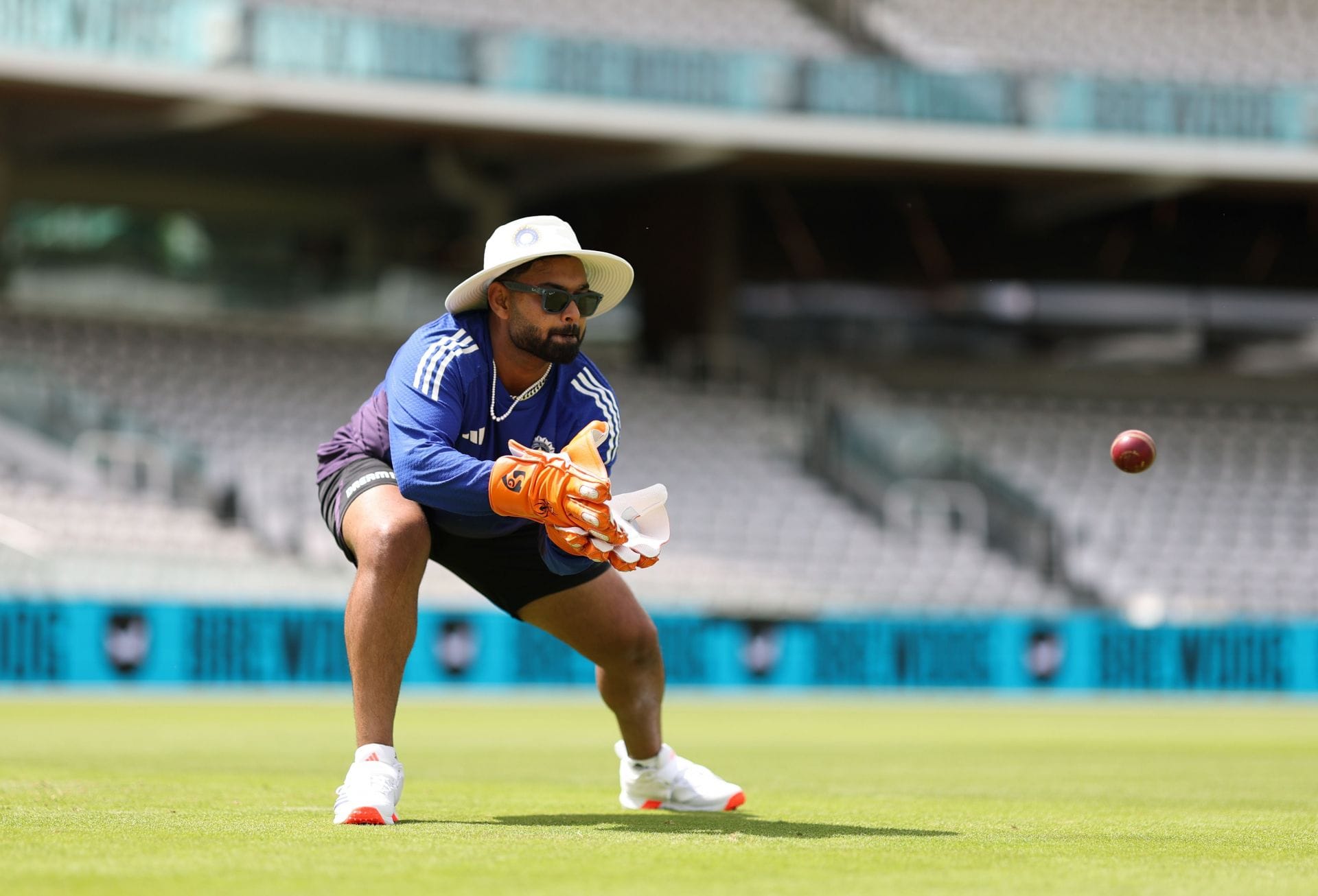 "Waha se badal bhi aa rahe hai" - Rishabh Pant's accurate weather prediction just ahead of stumps on Day 3 of SL vs IND 2026 1st Test [Watch]