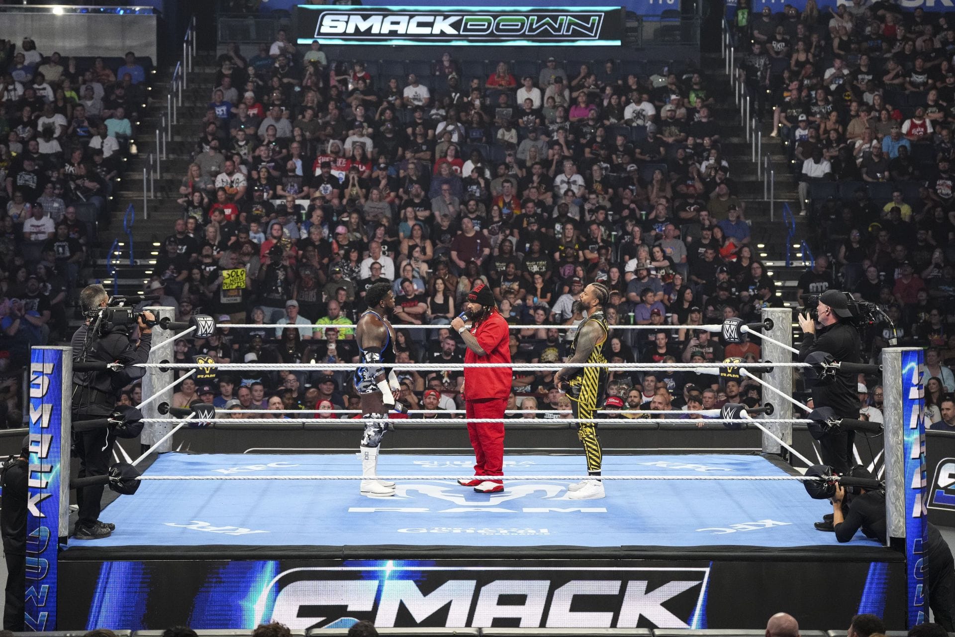 Controversial wrestler in talks with top promotion