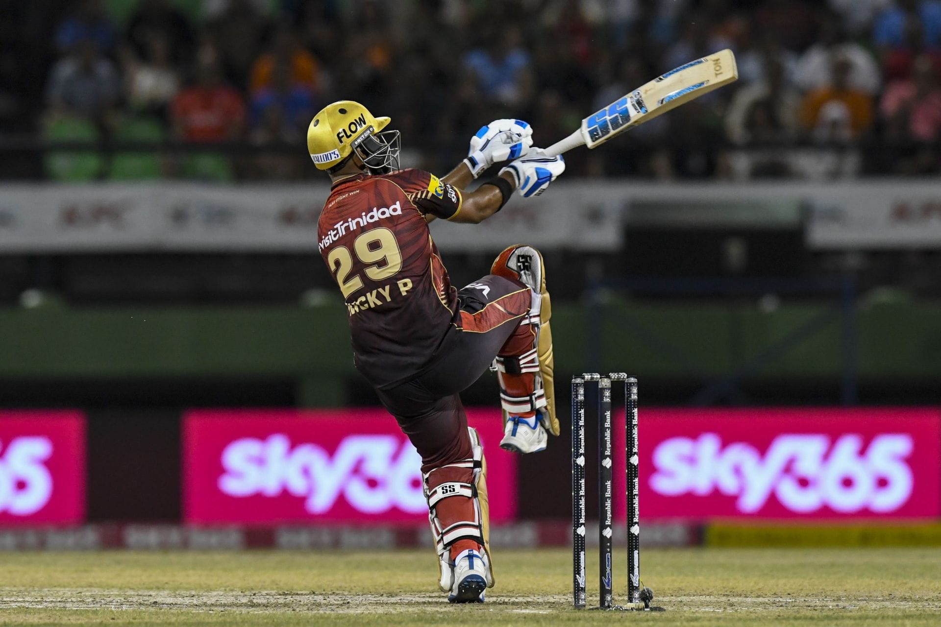 Nicholas Pooran smashes three consecutive switch-hits against former RCB and CSK all-rounder in ABF vs TKR CPL 2026 match [Watch]