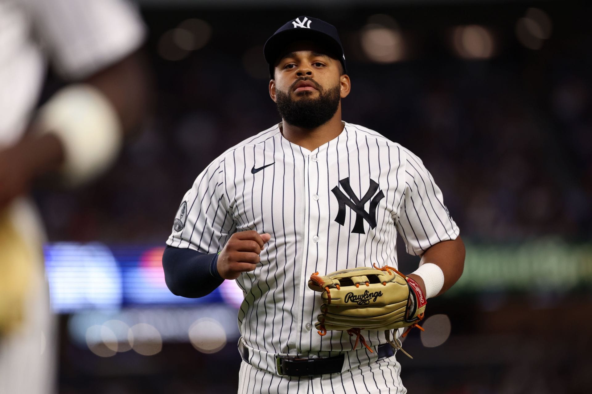 "Embarrassing";"Jazz Chisholm Jr. does the same thing" - Fans roast $810K Yankees star over lack of hustle on the bases vs Blue Jays