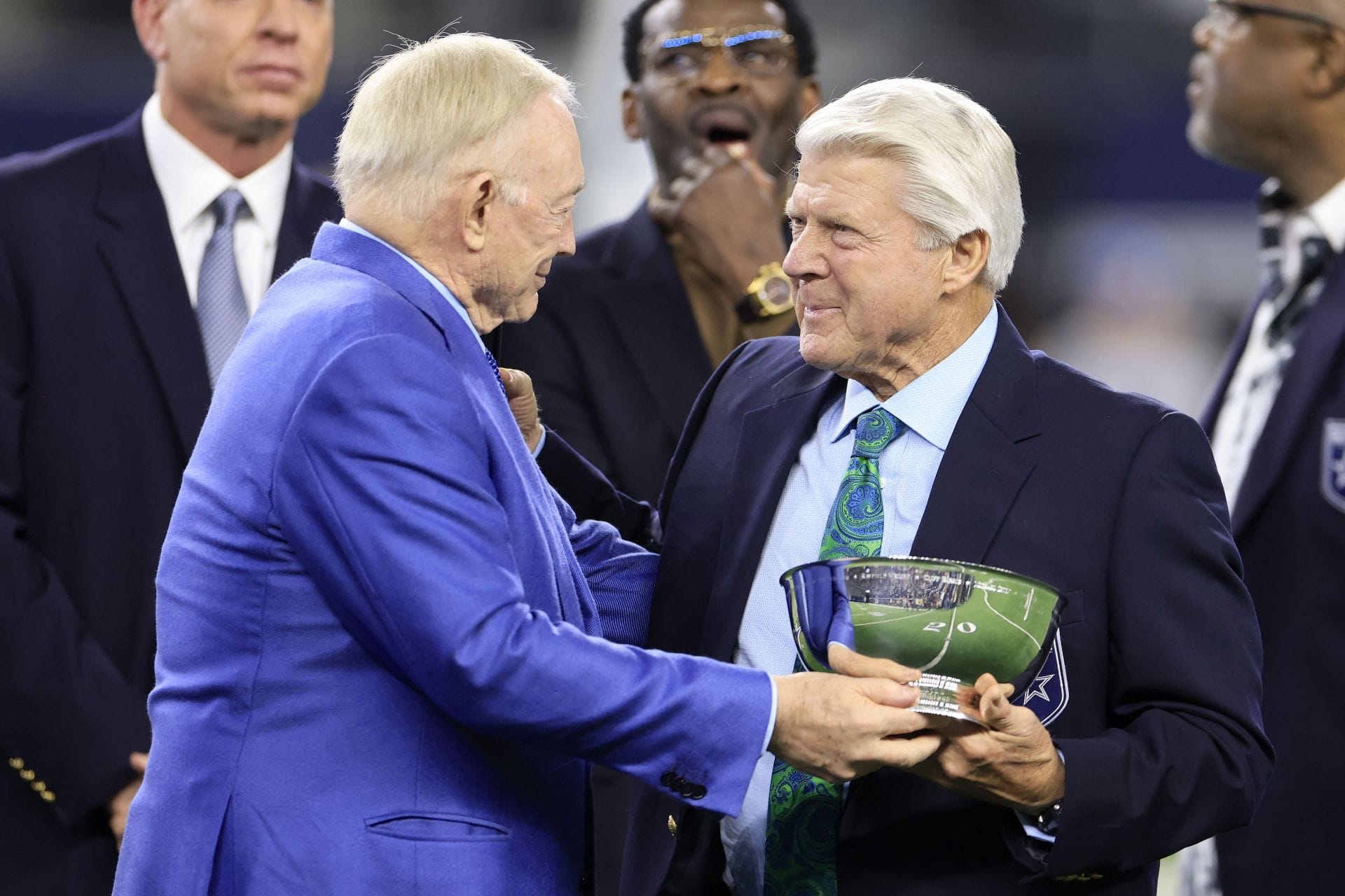 "The Cowboys are not happy with this post": Insider Clarence Hill Jr. reacts to Jimmy Johnson exposing Jerry Jones