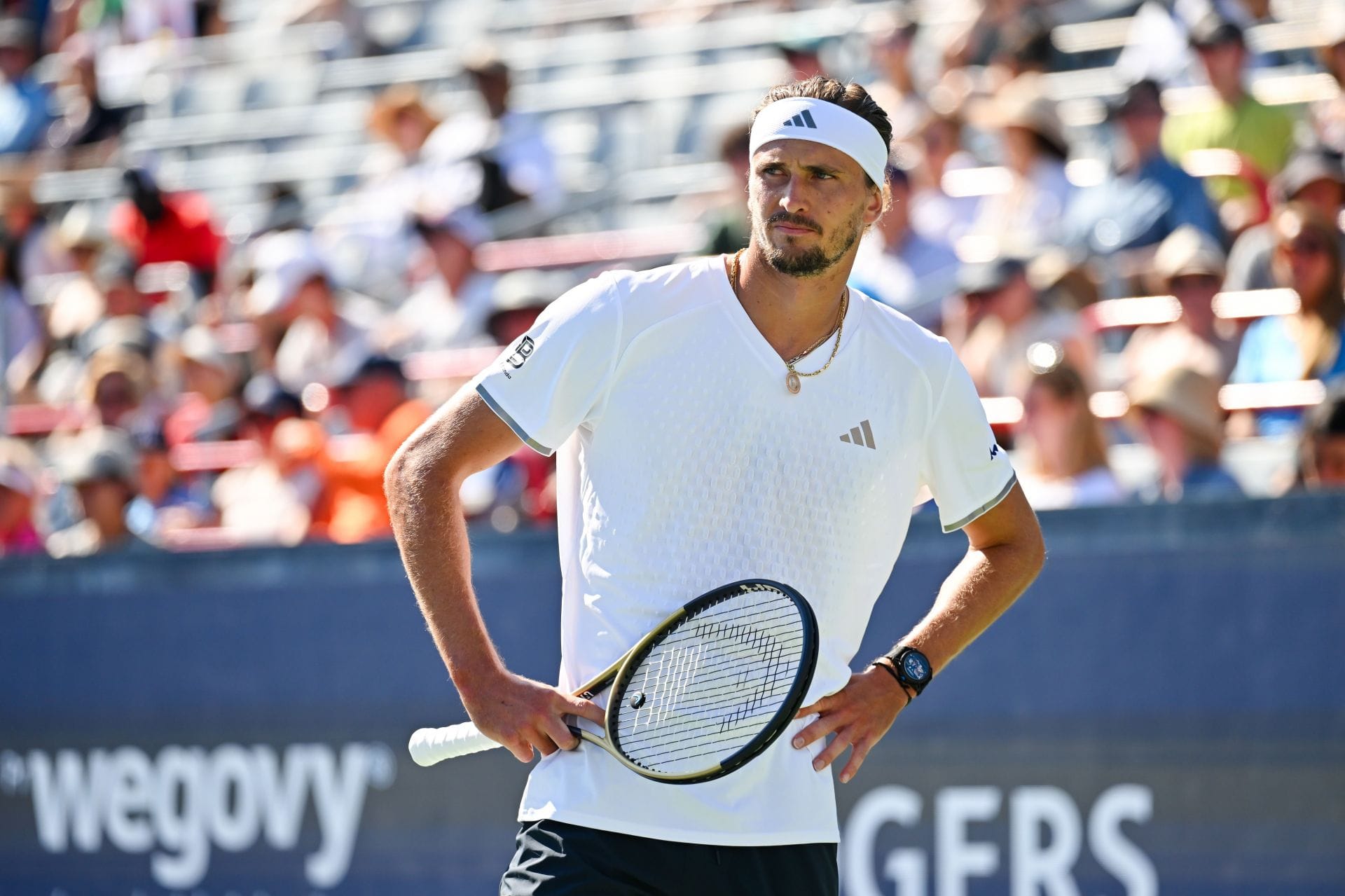 "Denis Shapovalov would've been crying" - Fans react after Alexander Zverev's body blow gets cool response from Cincinnati opponent
