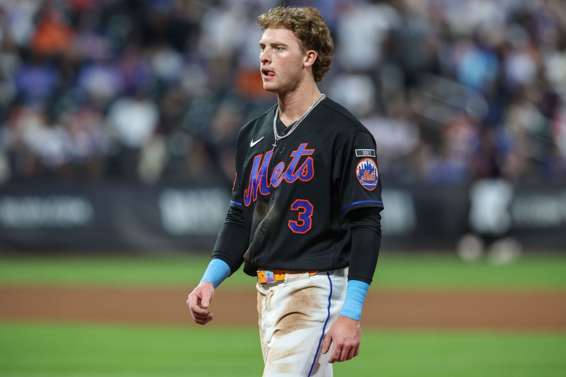 "Mets can never have nice things" - Fans fear the worst as Carson Benge exits game after diving catch vs. Pirates