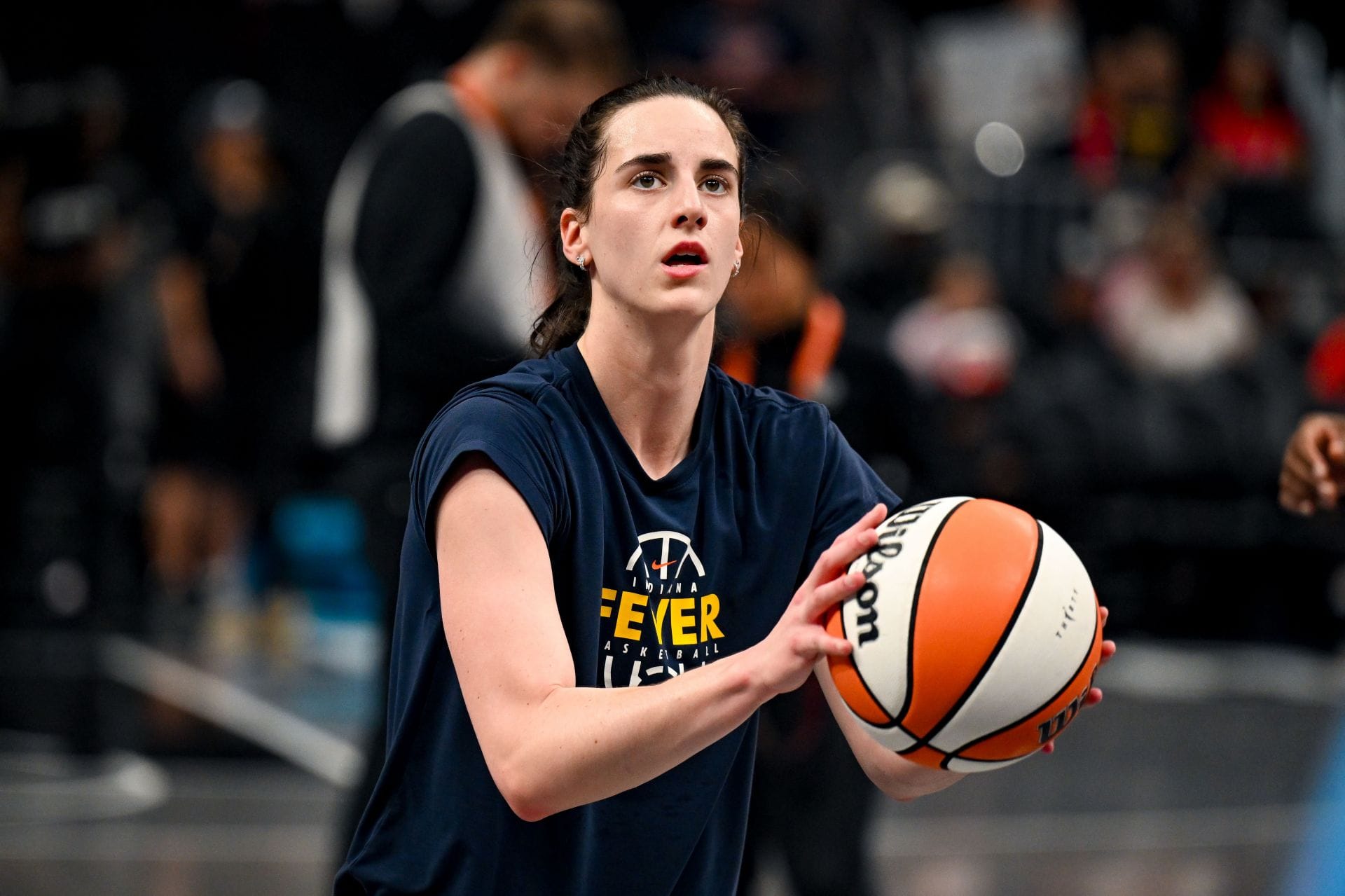 “Caitlin Clark Is Falling Swiftly”: Fans React as Fever Star’s National Anthem Gesture Goes Viral as Sophie Cunningham Takes Stand
