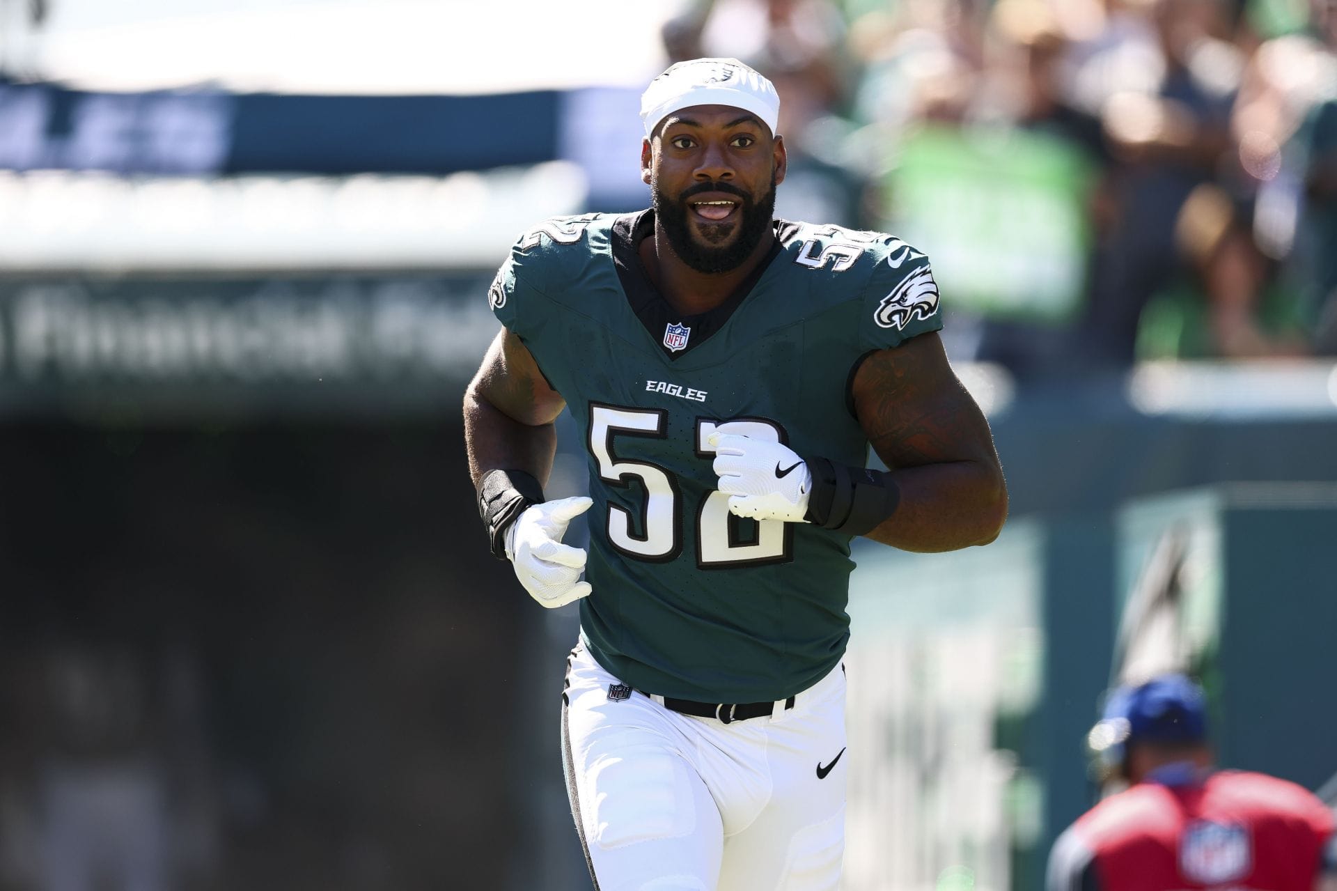 "Wasn't supposed to retire": Falcons OLB Za’Darius Smith tears up while revealing death of his mother, father and grandmother caused sudden decision