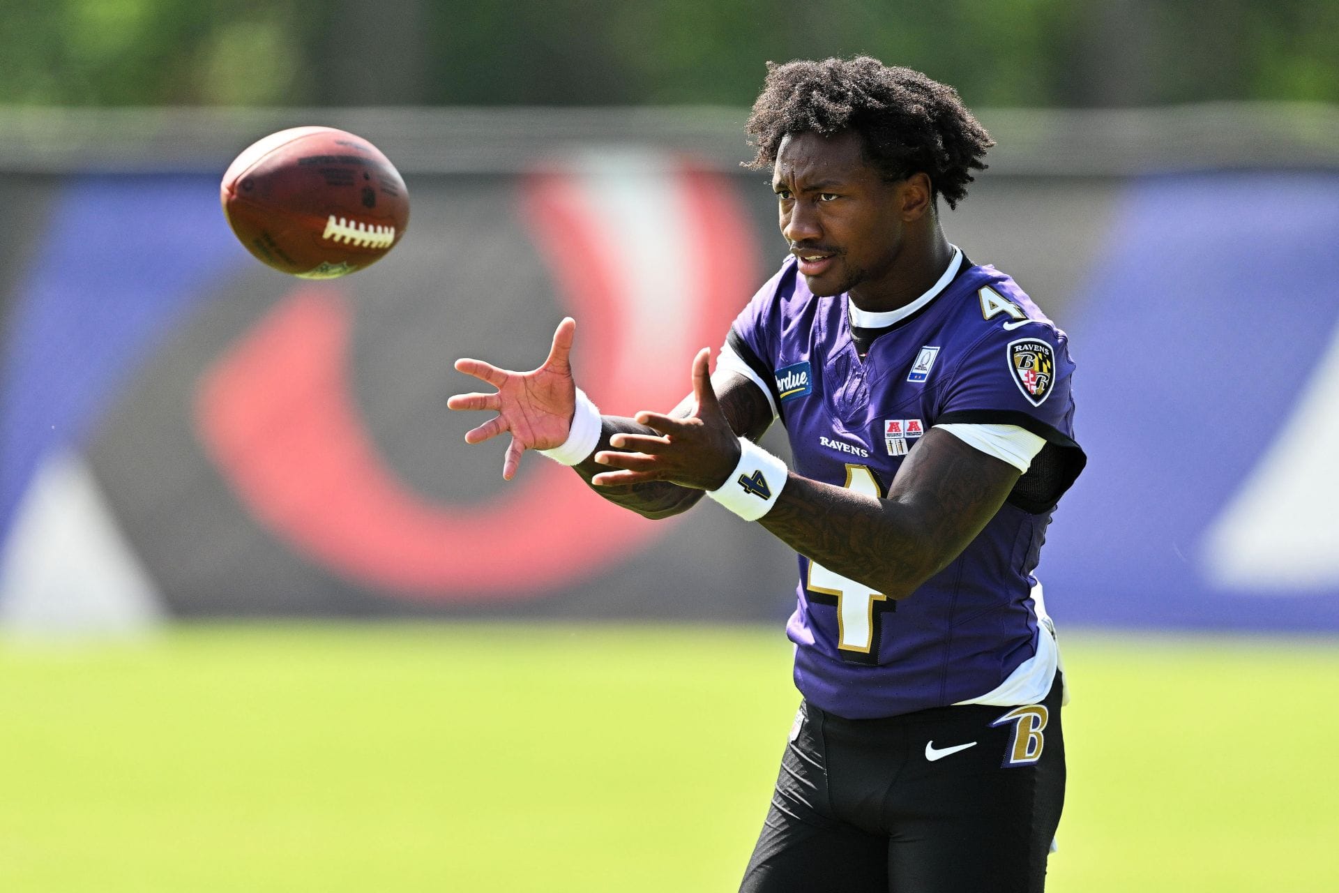 “Payday curse” “Made of glass”: NFL fans react as Zay Flowers gets injured 4 days after $140,000,000 Ravens contract extension