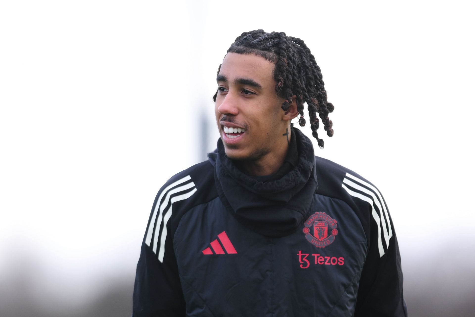 “Something’s wrong with him” - Leny Yoro hilariously teases Manchester United teammate for not having clear head