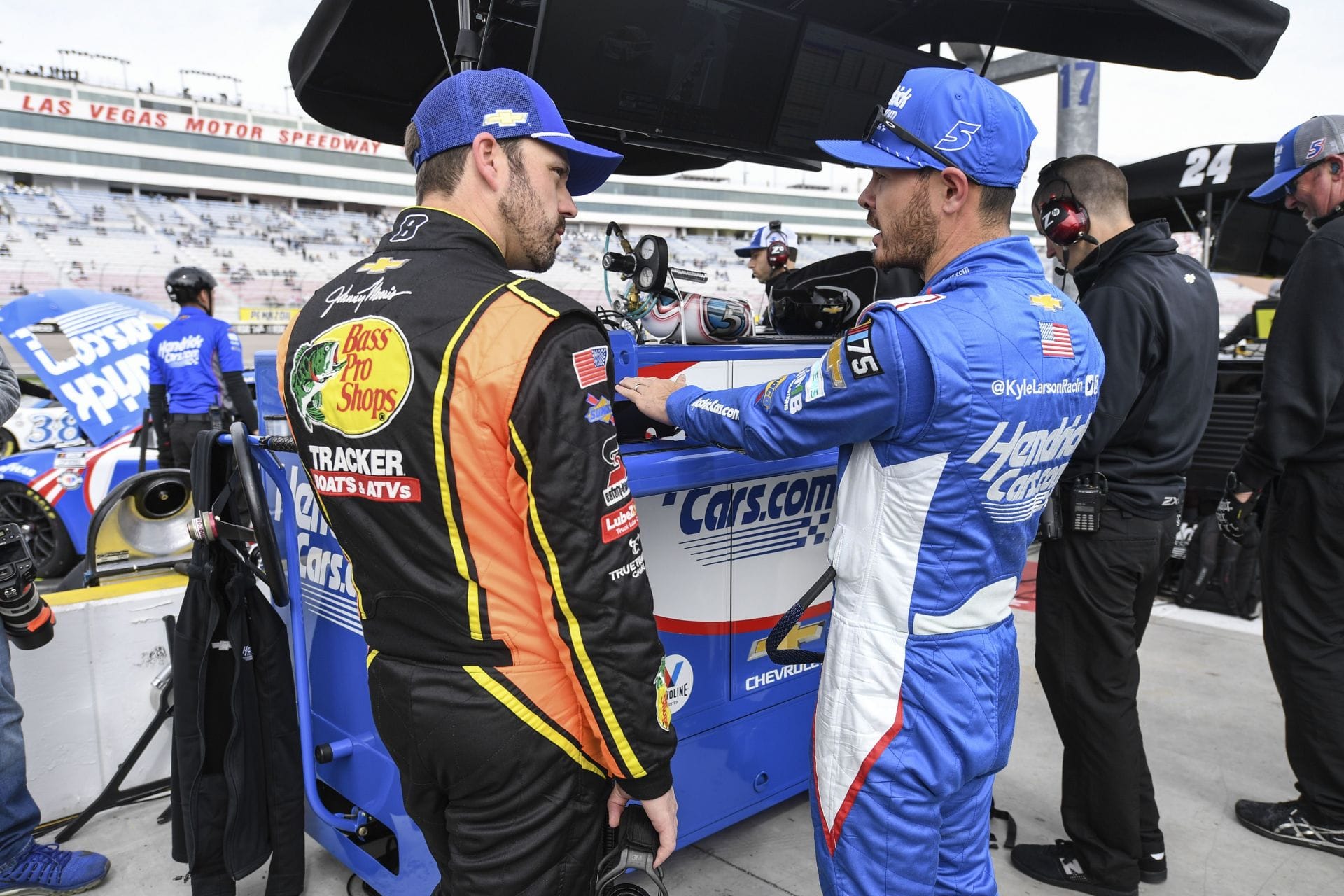 Josh Berry calls Kyle Larson a “legend” after Knoxville National Championship victory