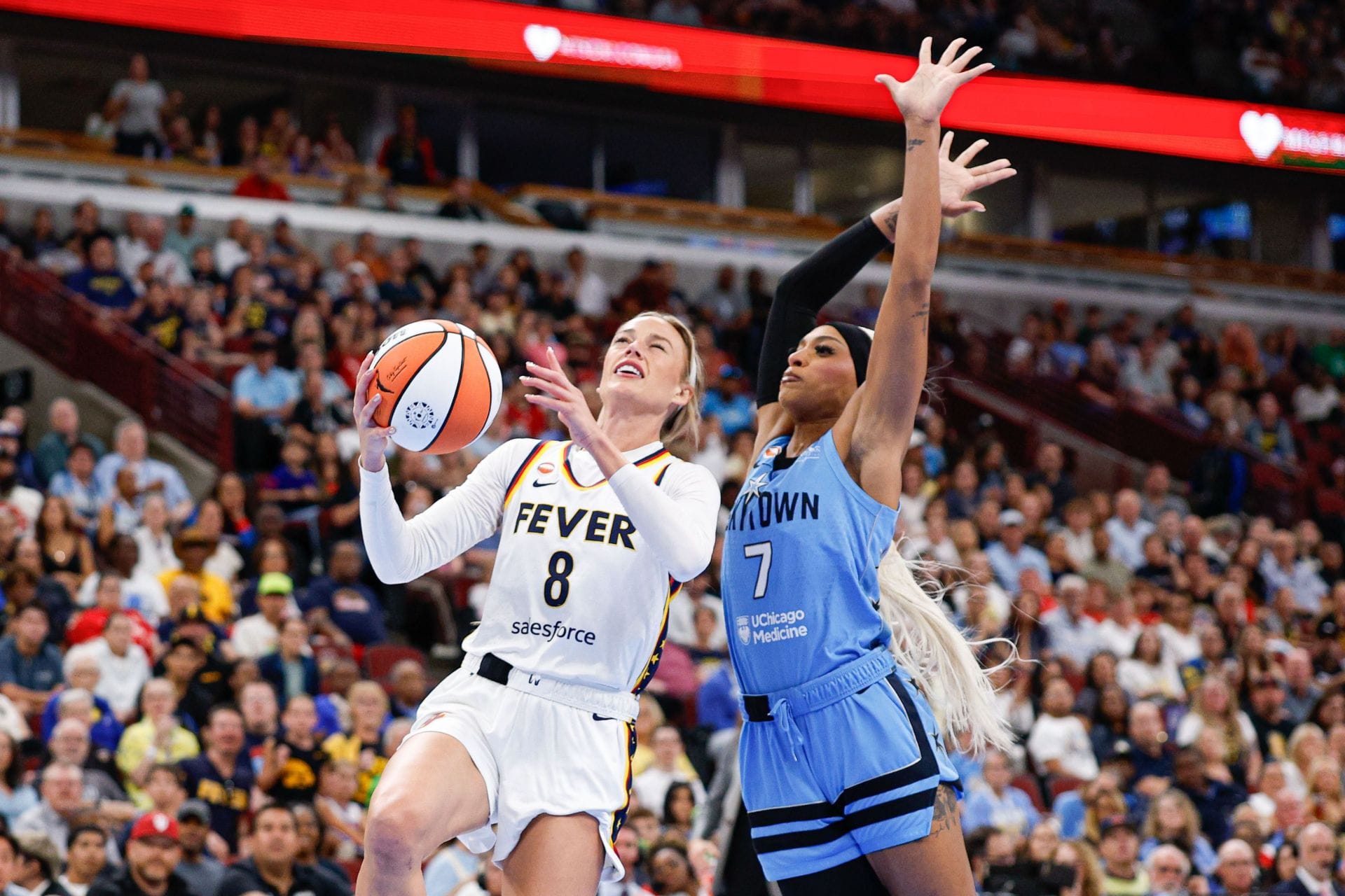 "No reason even to play that card" - Sophie Cunningham Delivers Blunt Take On DiJonai Carrington's 'White Privilege' Post After Flagrant Foul