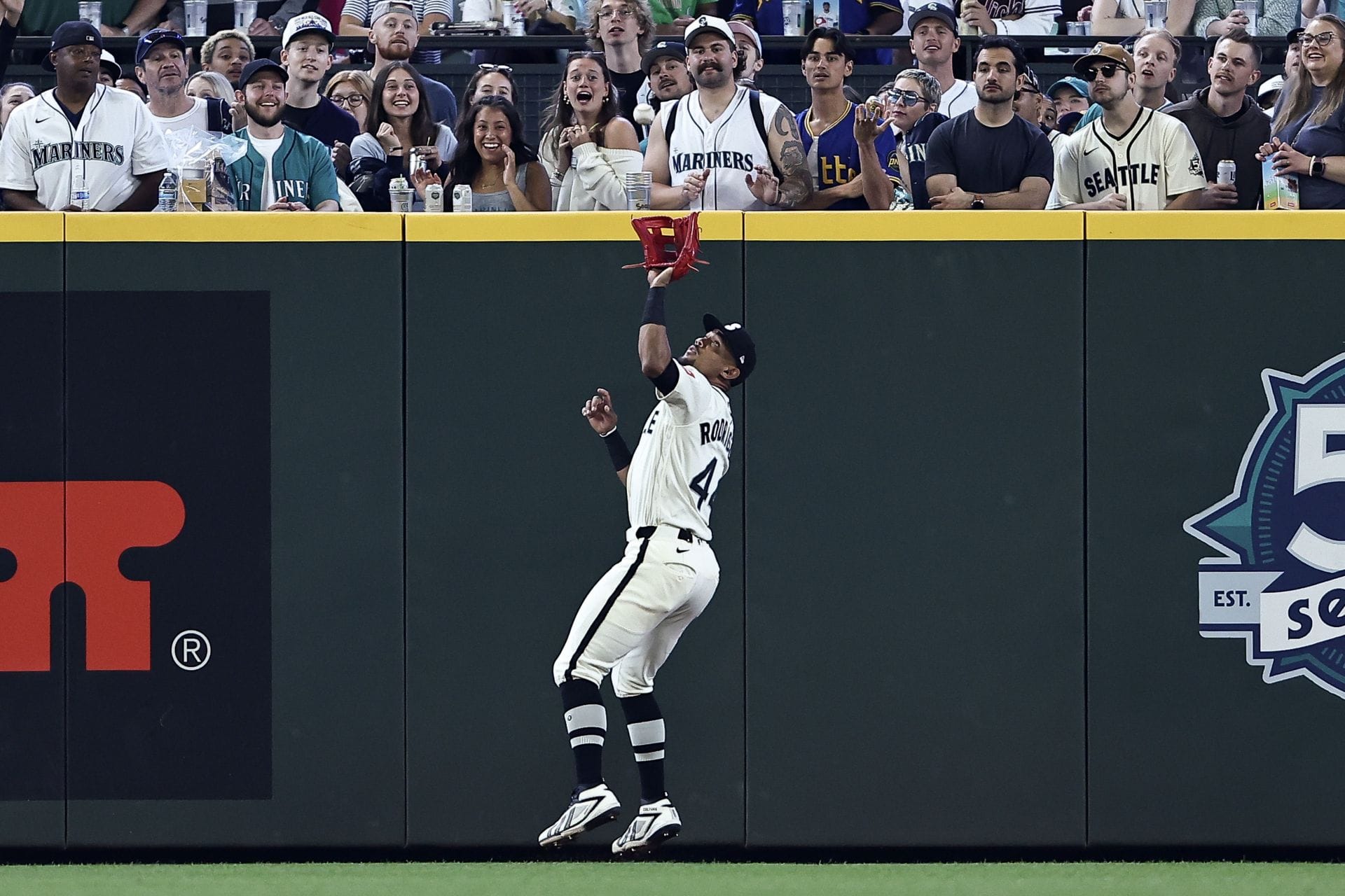 "Horrible look for Julio Rodriguez";"Clown show" - Fans roast $209.3M Mariners star after brutal mental error gifts Brewers their 21st run