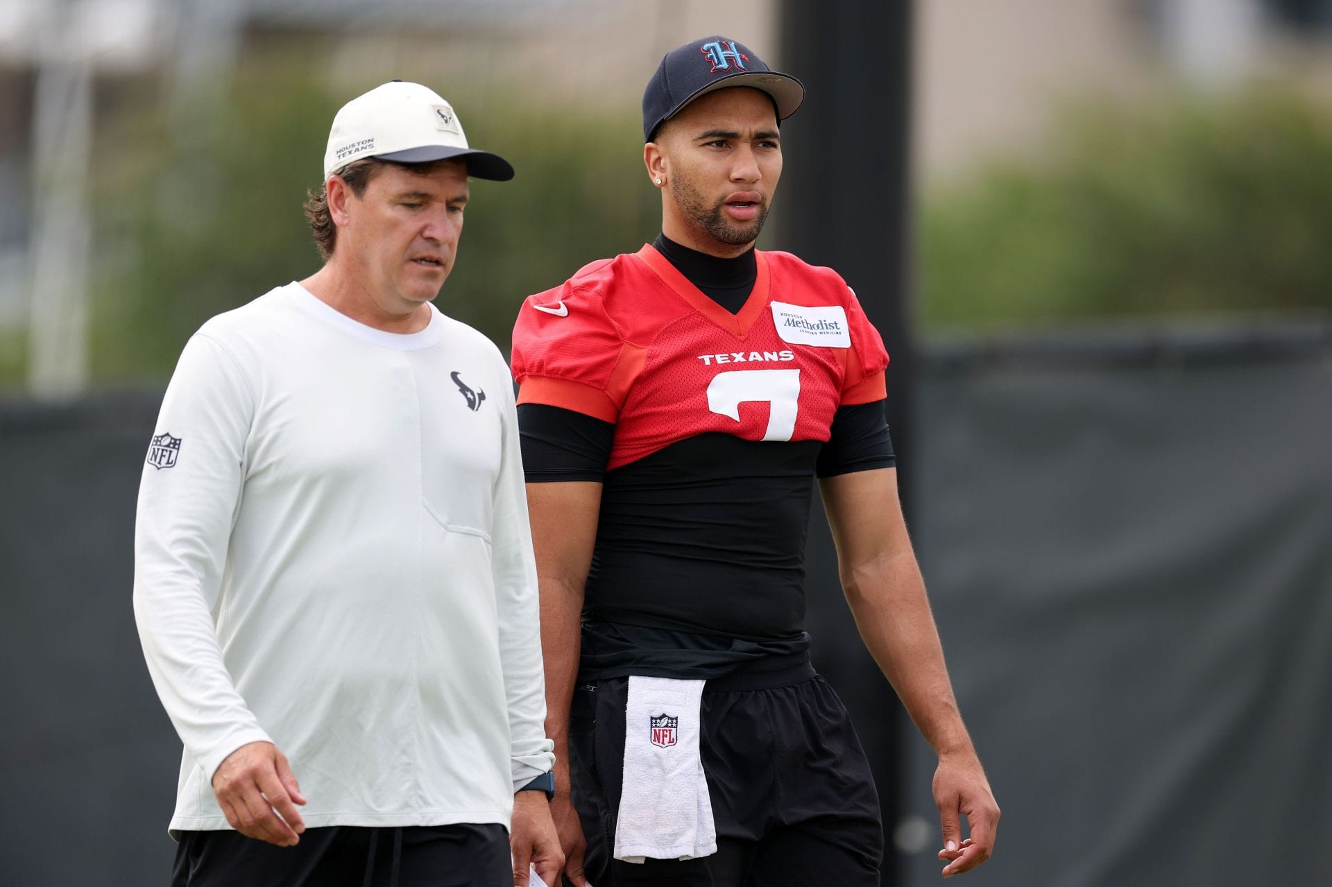 "Just throw the ball, man" "So performative": NFL fans mock C.J. Stroud over his warmup routine during preseason game vs. Raiders