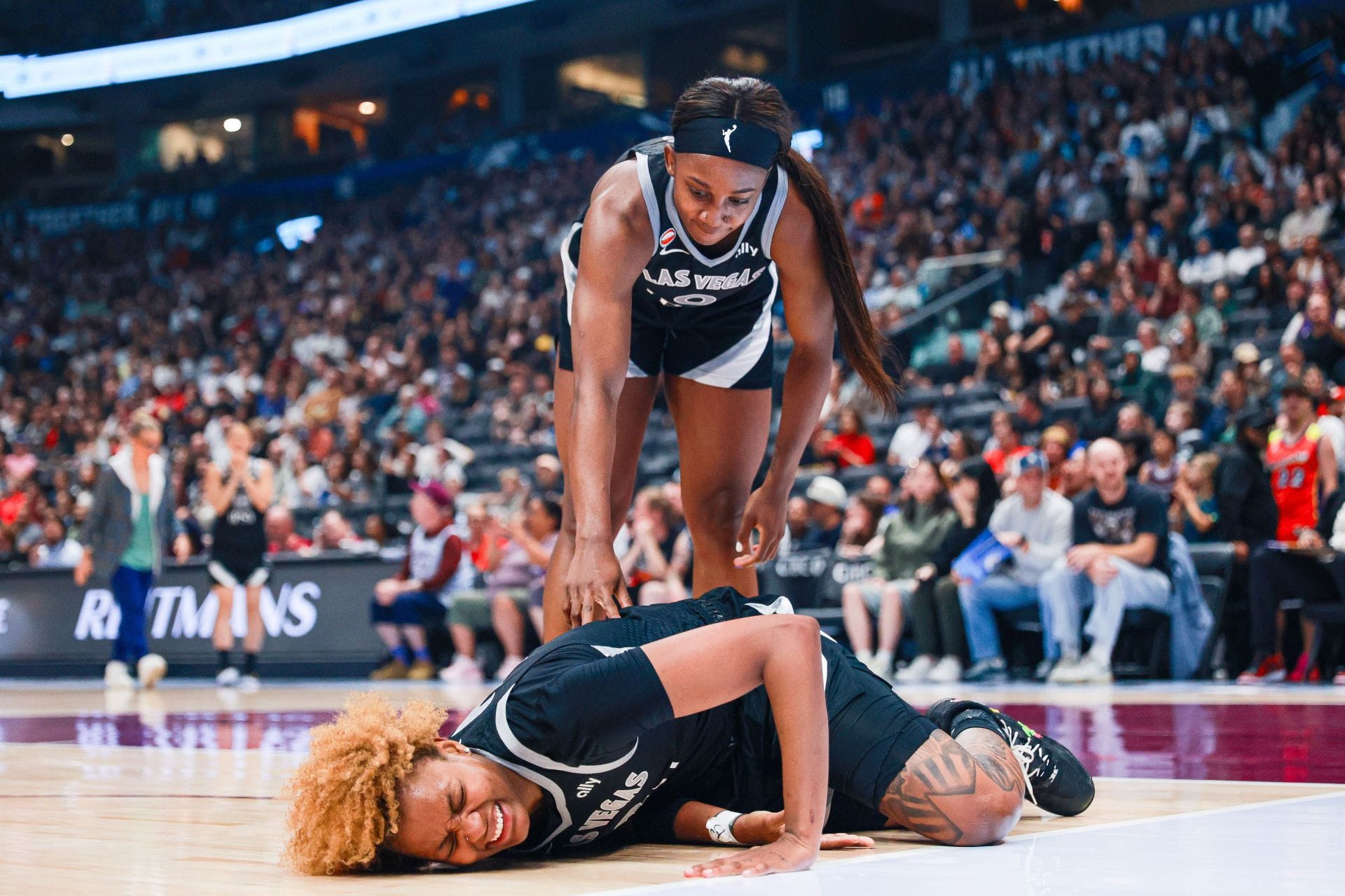 "This what DiJonai meant by 8/23", "There goes our repeat" - Aces Fans Devastated As NaLyssa Smith’s Leg Injury Ends Her Season Ahead Of Playoffs
