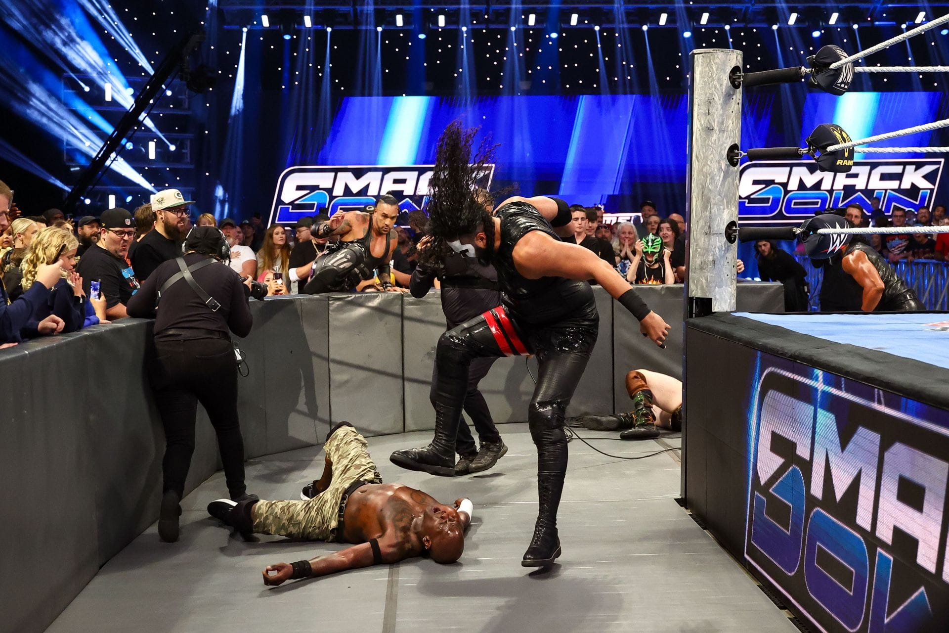 Major WWE SmackDown match ends in No Contest; champions laid out in brutal post-match assault