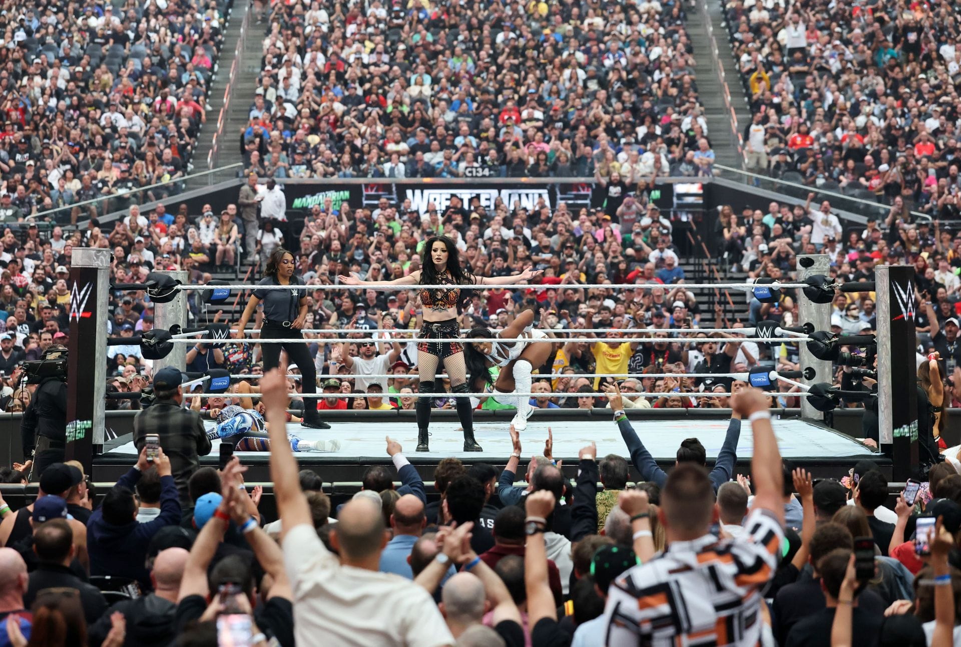 Former WWE champion spotted in arm sling following unfortunate injury