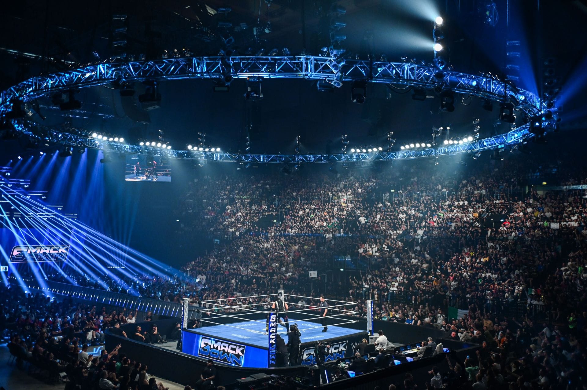 Two-time WWE champions retain their titles on SmackDown