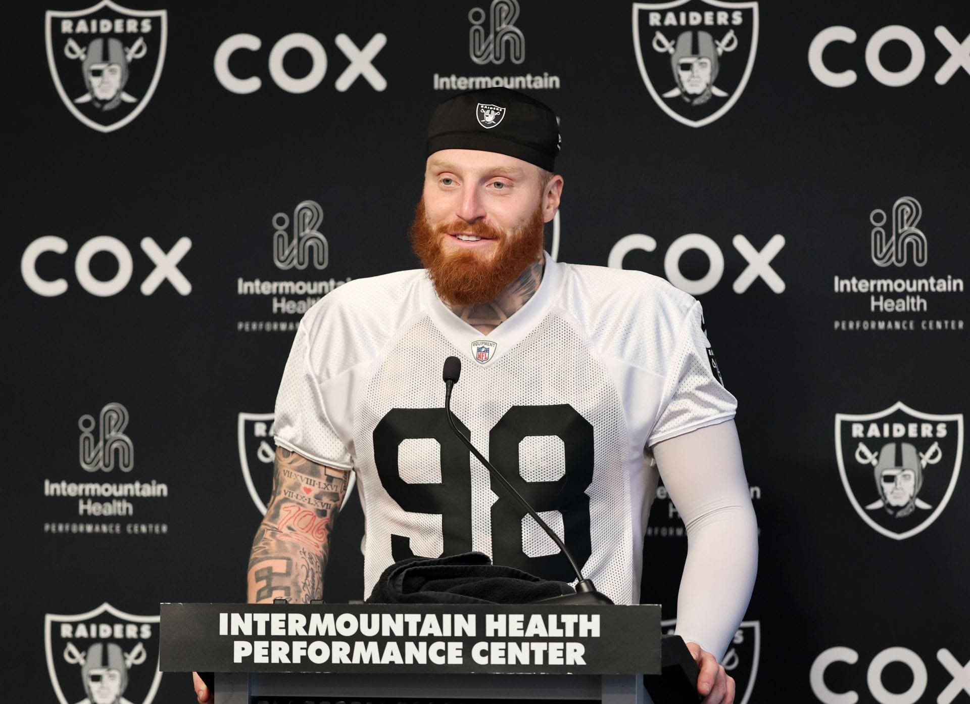 “It’s time to settle our beef”: Maxx Crosby turns Kirk Cousins scuffle into UFC 330 showdown meme