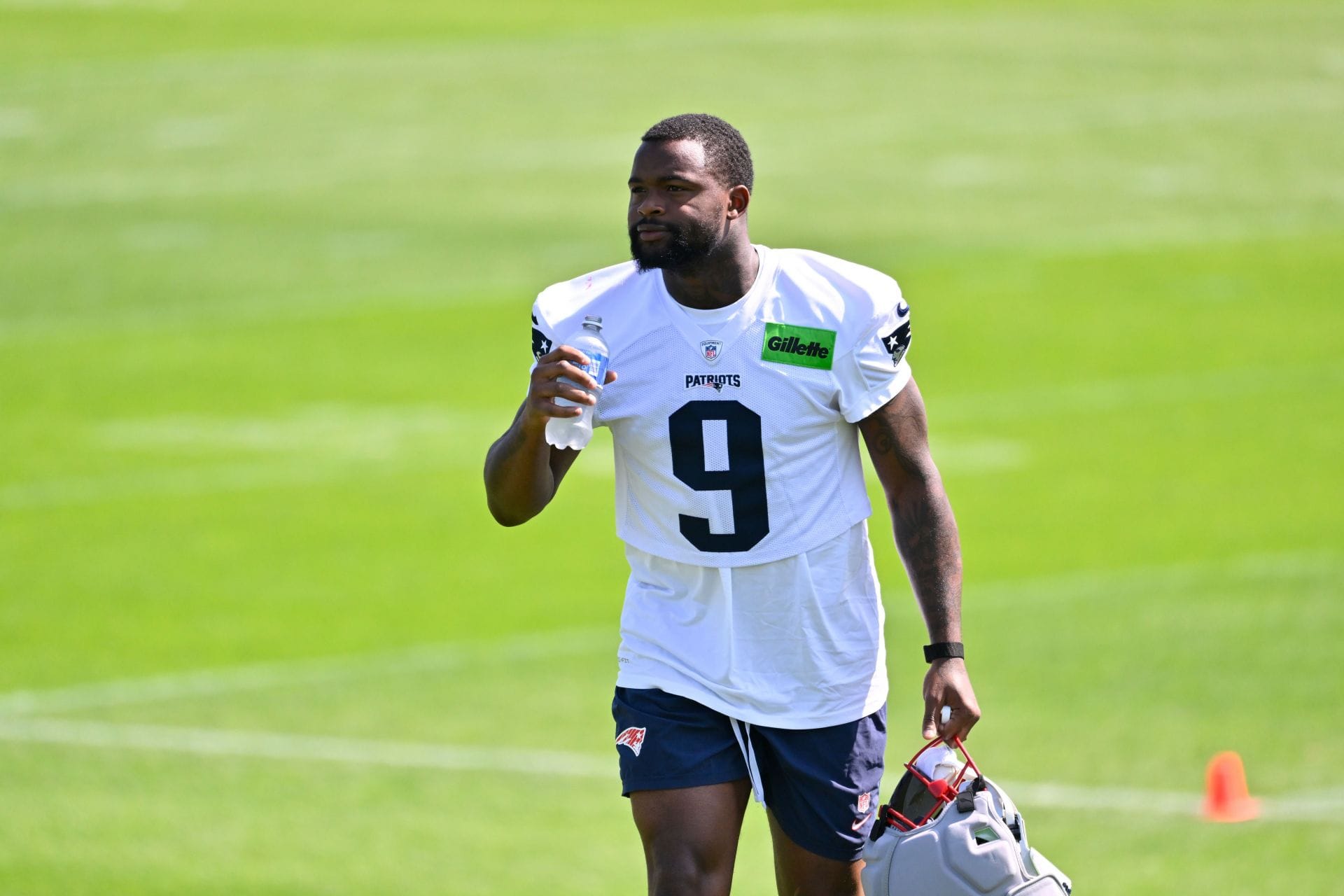 "Pats kinda got robbed tbh" "Fleeced by Nick Caserio": NFL fans react to Kayshon Boutte being traded to Texans for Jaylen Reed & 2028 draft pick