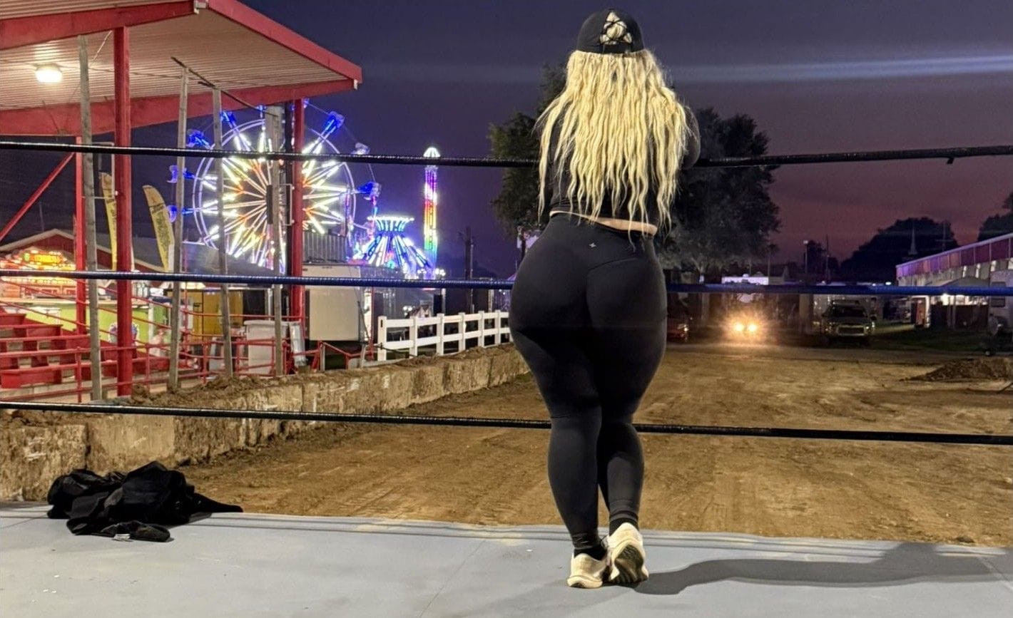 "I got out of that wheelchair, gave a bl*wj*b," "I sh*t on his chest" - Female pro wrestler Paige Collett makes a wild confession