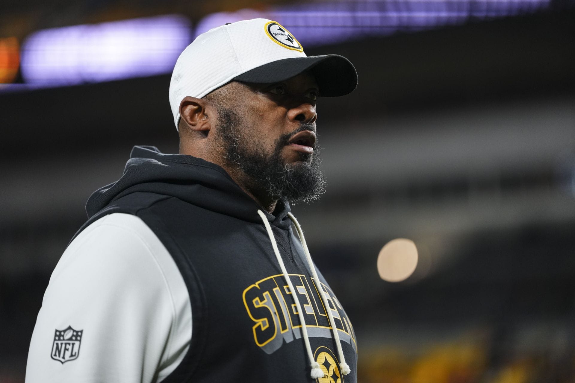 “Overrated” “Natural analyst”: NFL fans split over Mike Tomlin's “weird” NBC debut 7 months after stepping down as Steelers HC