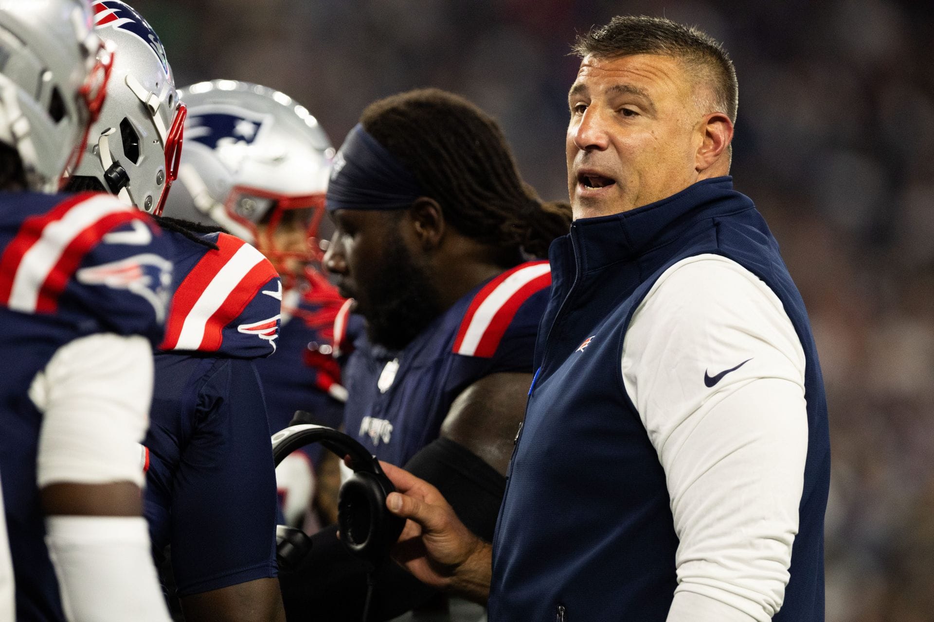 “Buddy must’ve leaked the Dianna Russini files”: NFL fans mock Mike Vrabel over controversial Kayshon Boutte remark