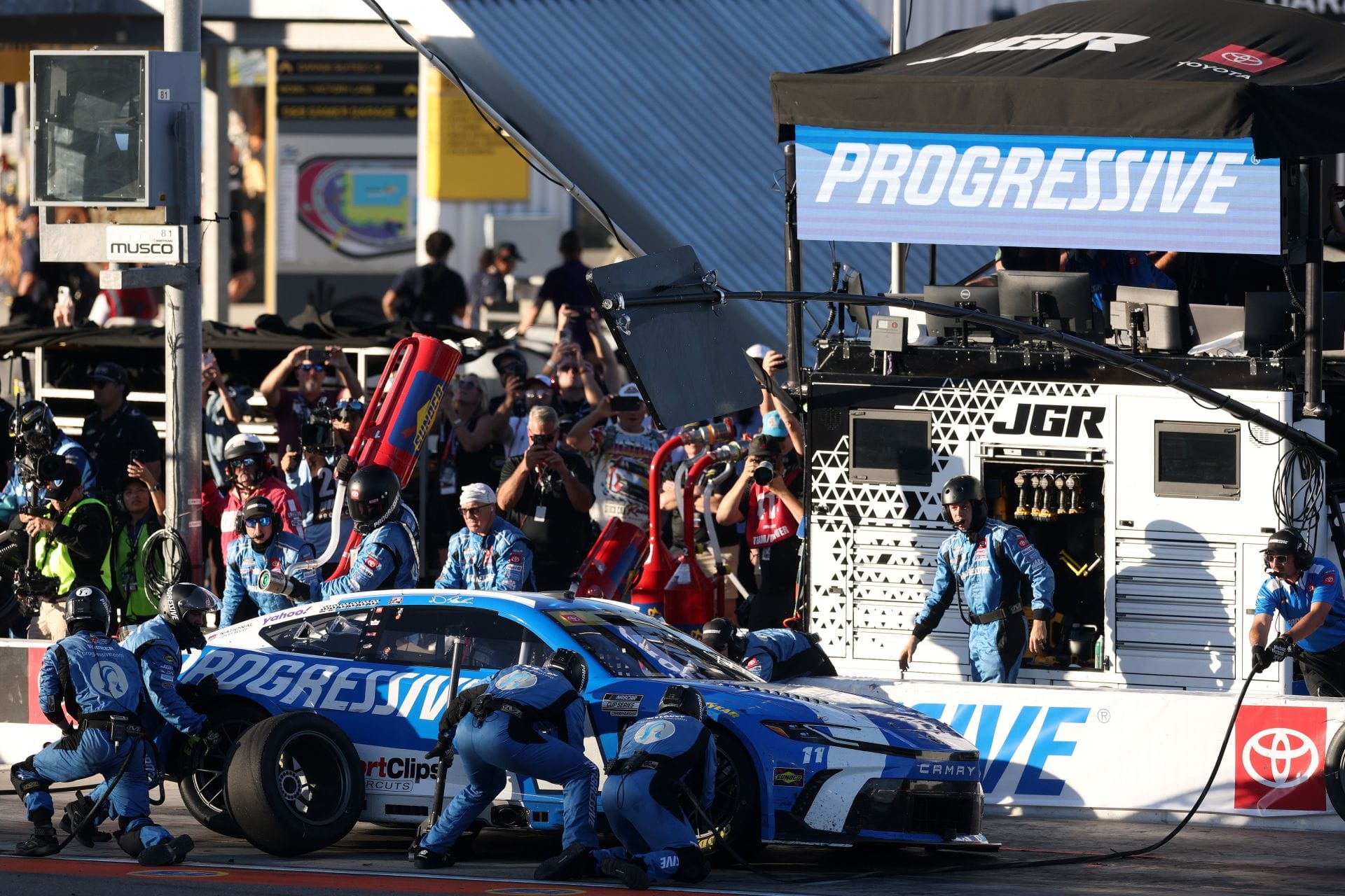 Denny Hamlin explains pit stop issue that obstructed chances of Cook Out 400 victory