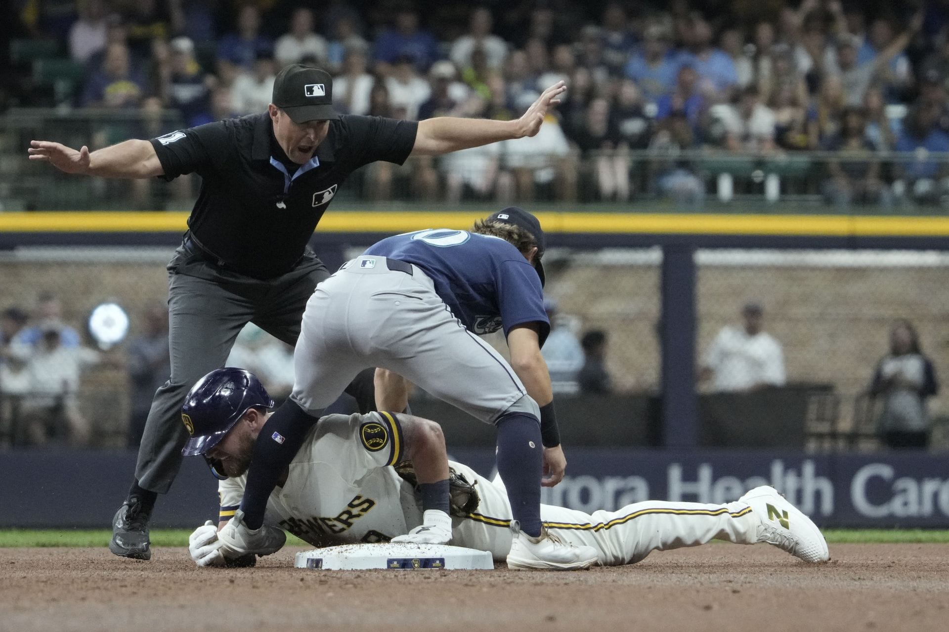 "If Josh Naylor did this, there would be riots" - Fans lose their minds as Jake Bauers knocks the ball loose from Cal Raleigh to score