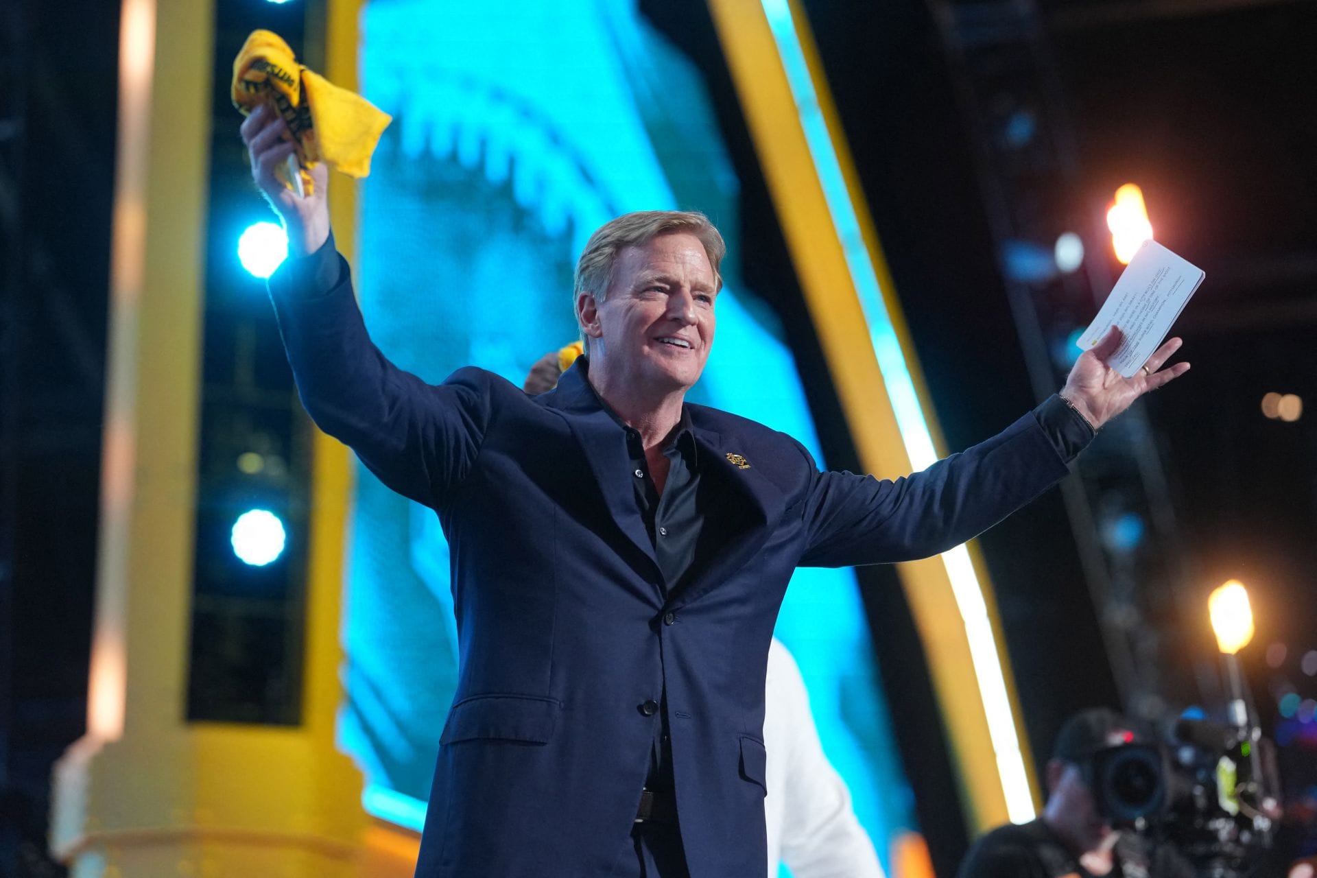 “Greed is going to ruin our national sport”: Fans react as Roger Goodell predicts new NFL team permanently based outside U.S.