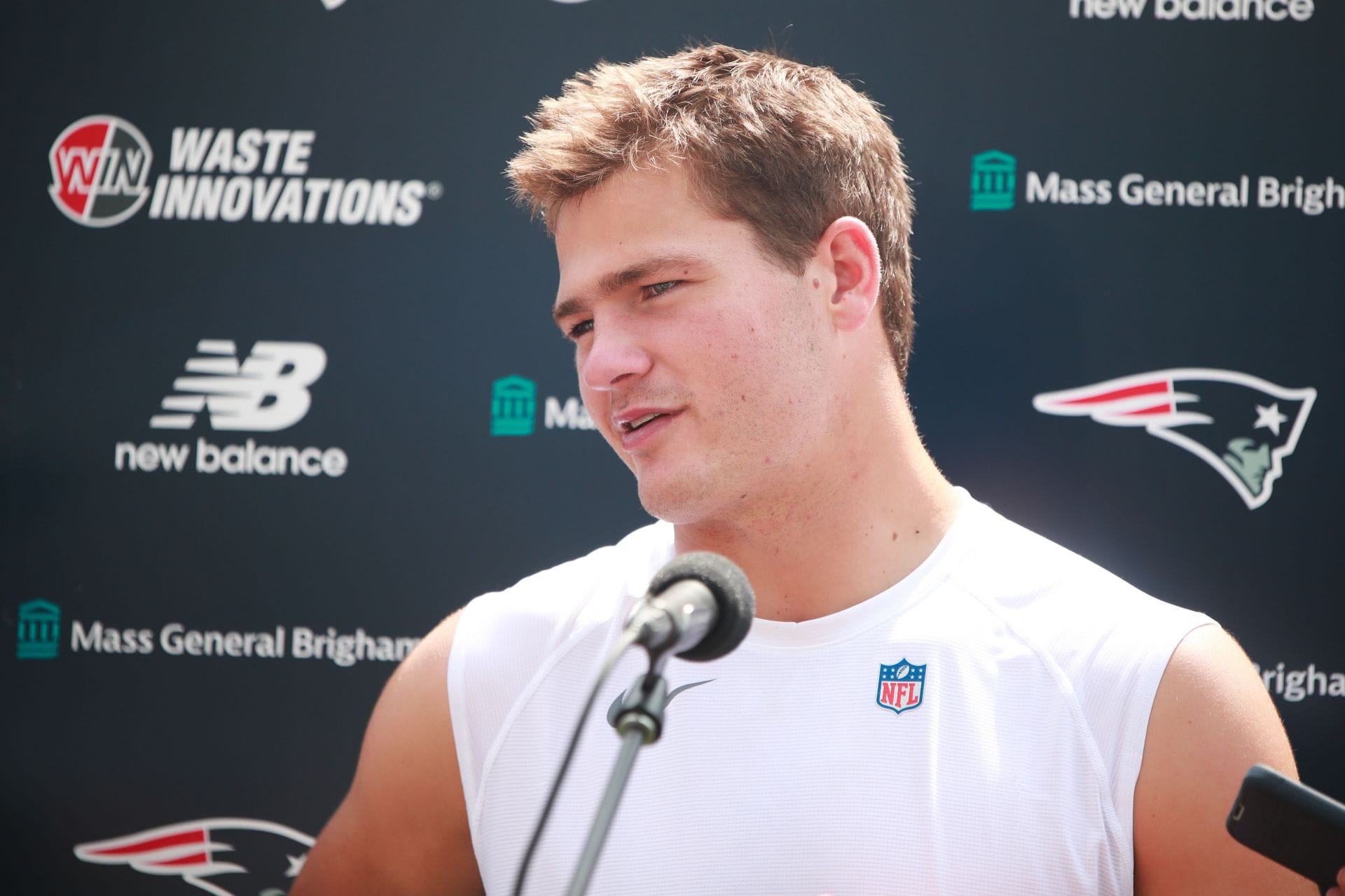 "He's fed up with Drake Maye already," "It's over": NFL fans react as A. J. Brown "looks upset" on sideline with Patriots QB