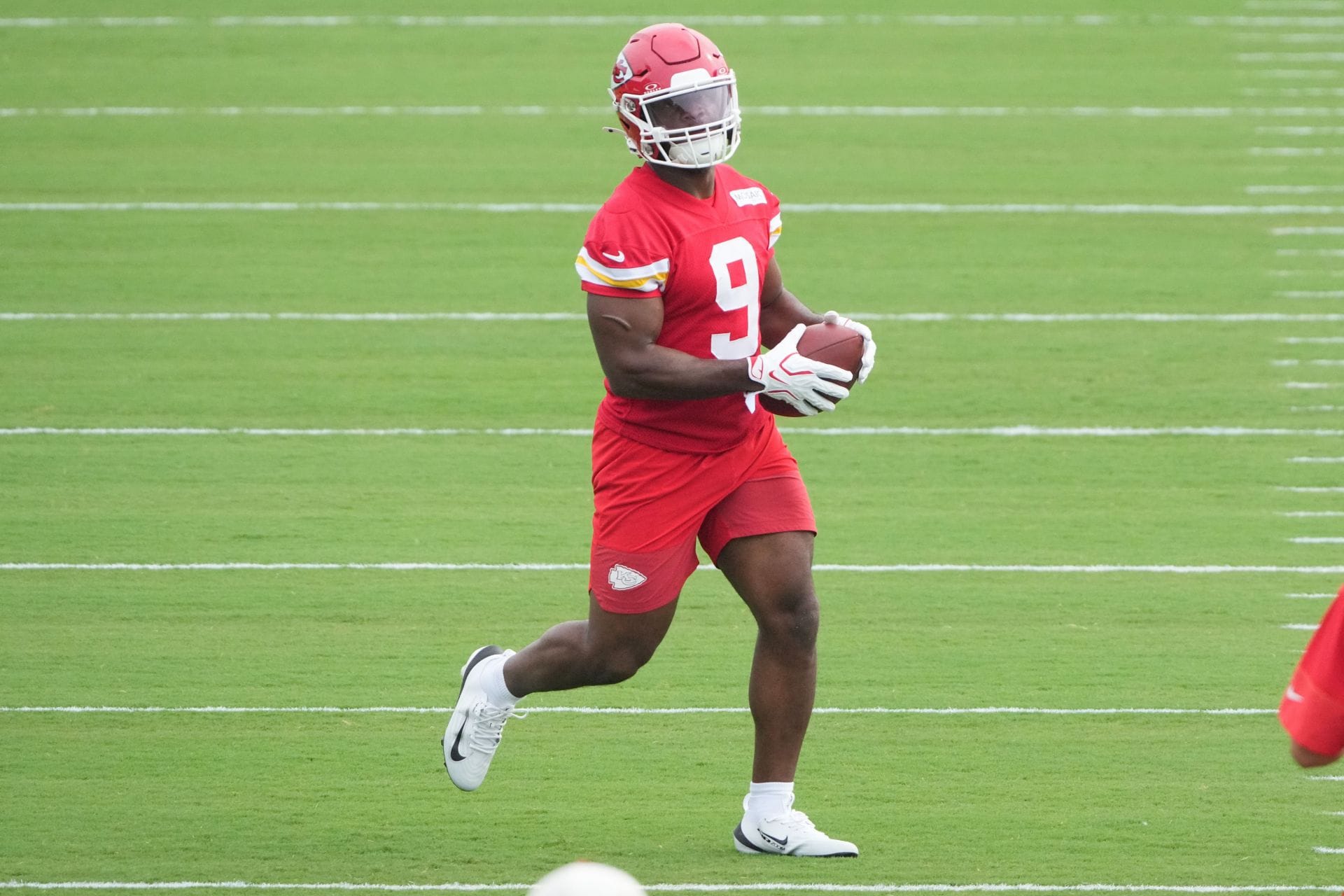 “Bro been crying all camp”: NFL fans react as Kenneth Walker fights and takes down Chiefs S at training camp