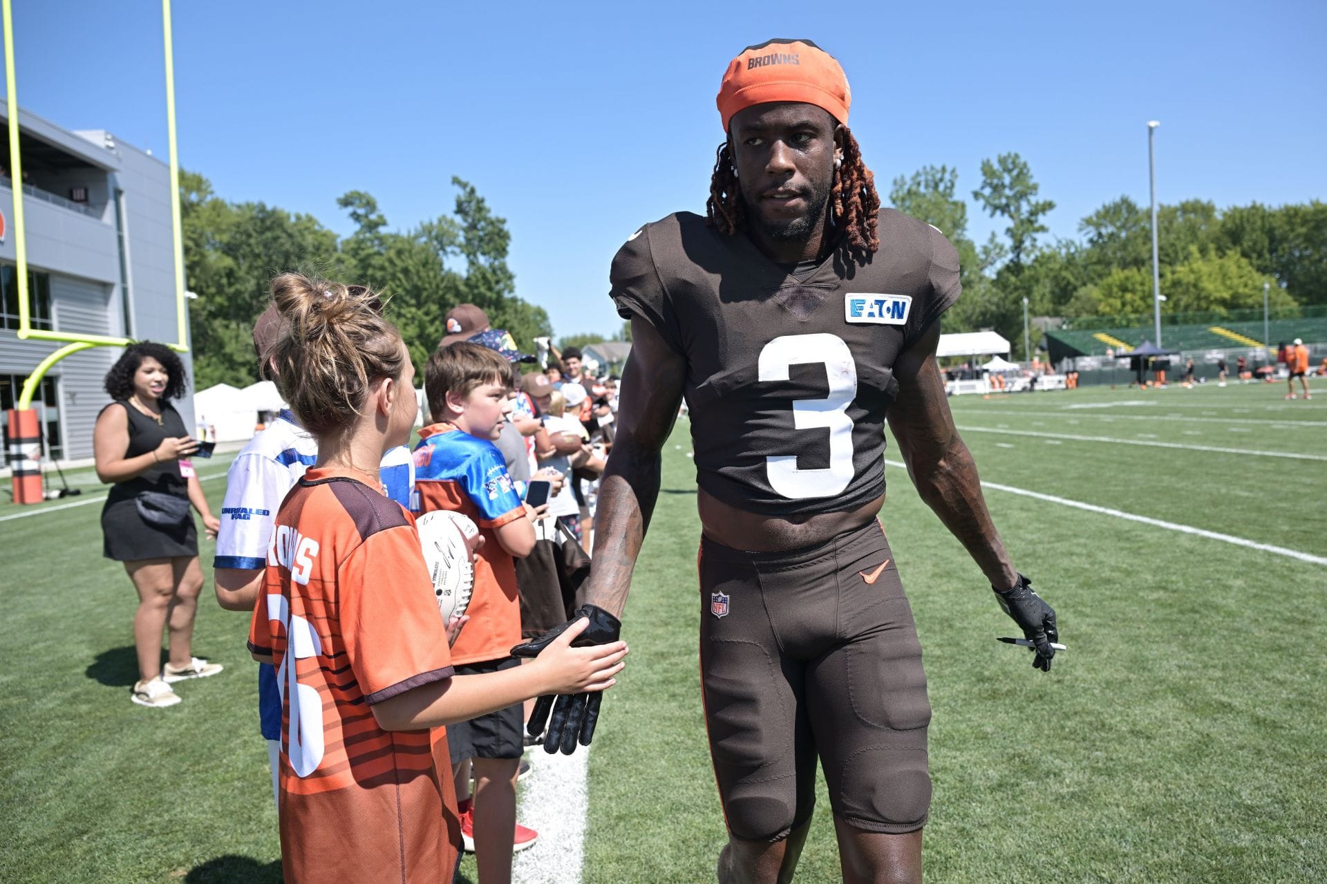 "He's starting to do this on purpose": NFL fans react as Jerry Jeudy drops pass from Shedeur Sanders at Browns training camp