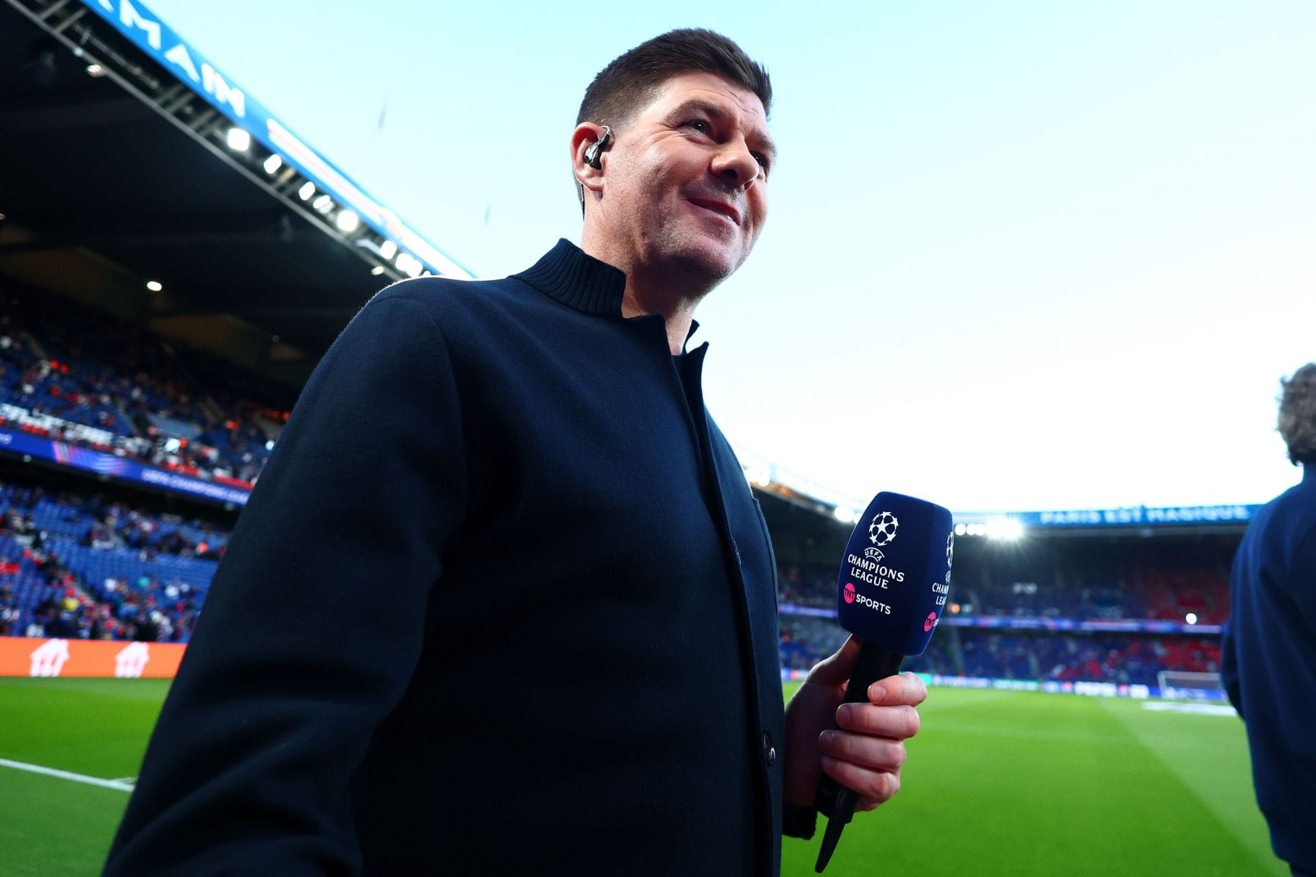 Steven Gerrard cheekily tells Premier League defender to rejoin Liverpool 