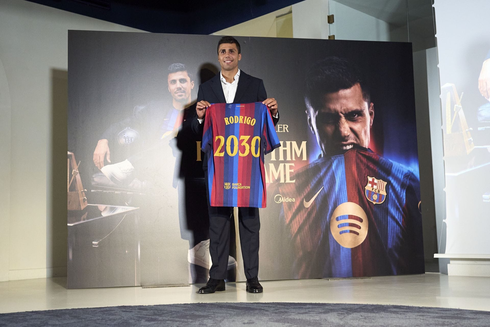 "He raises the standard of every player" - Hansi Flick reacts as Barcelona seal deal for Rodri