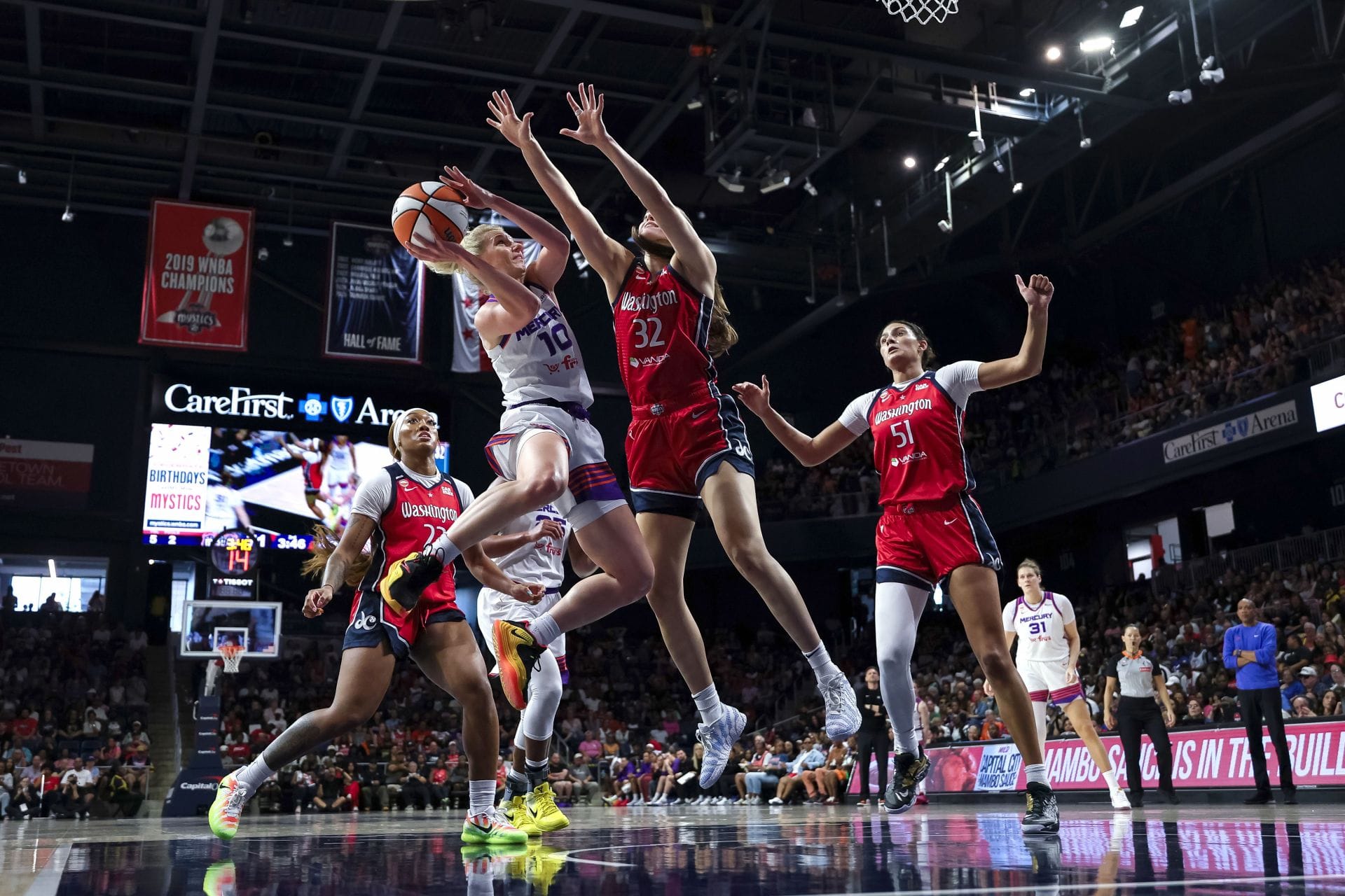 "Was Funny Last Year, Kinda Lame Now": WNBA Fans React as Mercury-Mystics Game Gets Interrupted by Another Green D*ldo Incident