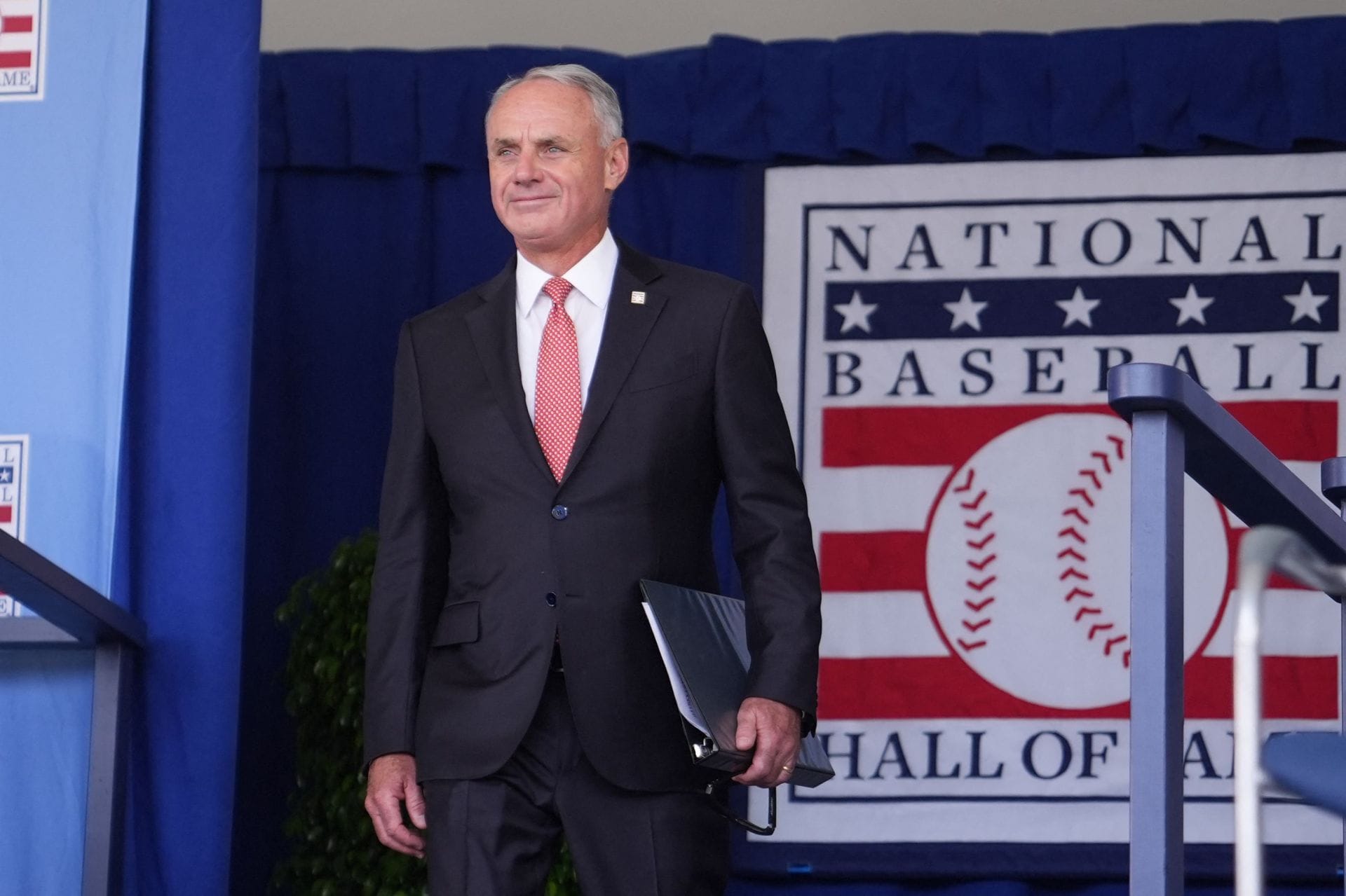 "Classic whistling past the graveyard" - Fans don't believe MLB commissioner Rob Manfred's comments about player union meetings amid looming lockout