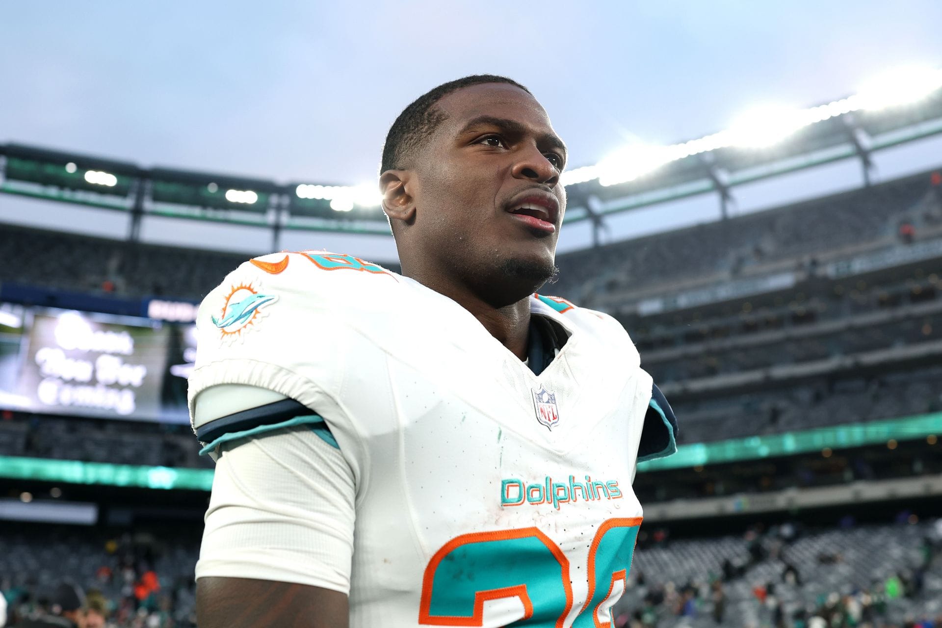 "Trying to get the rushing title": De'Von Achane opens up about personal goal for 2026 season after getting "lots of new faces" on Dolphins roster