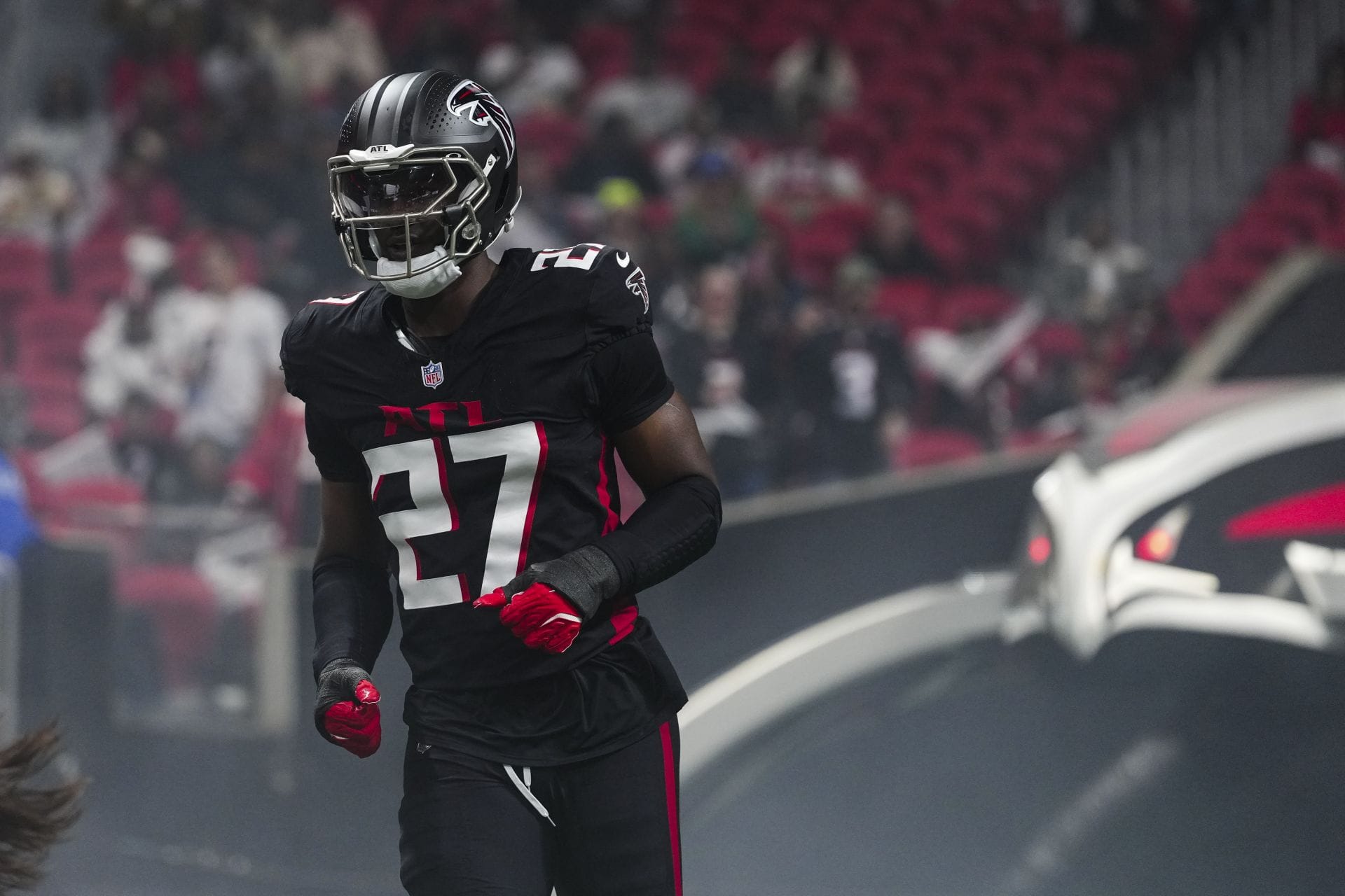 "Falcons are absolutely toasted this season": NFL fans react as James Pearce Jr. gets suspended 8 games after facing 3 felony charges