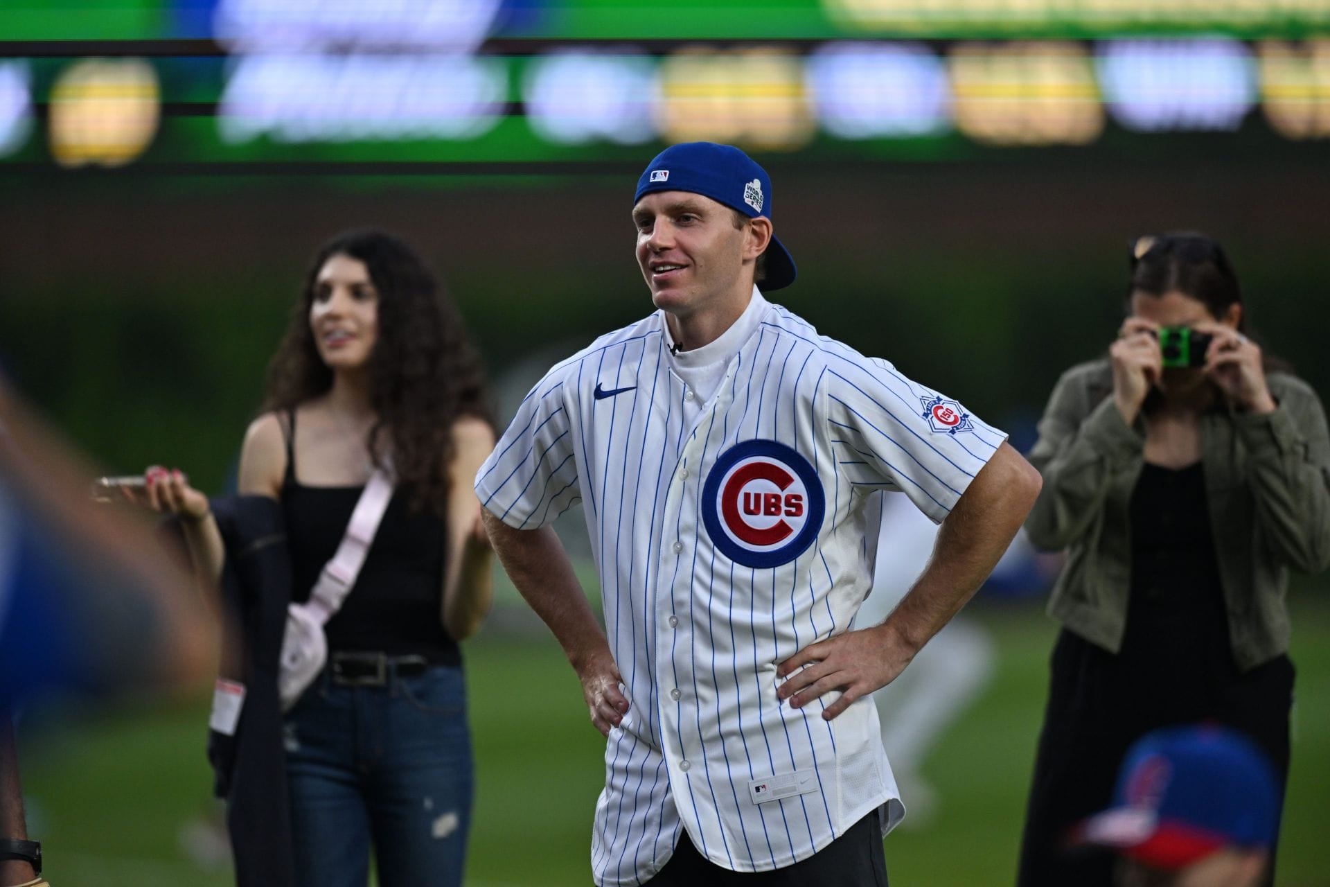 "That first UC crowd is going to be INSANE" - Blackhawks fans react as Patrick Kane gets standing ovation at Wrigley Field