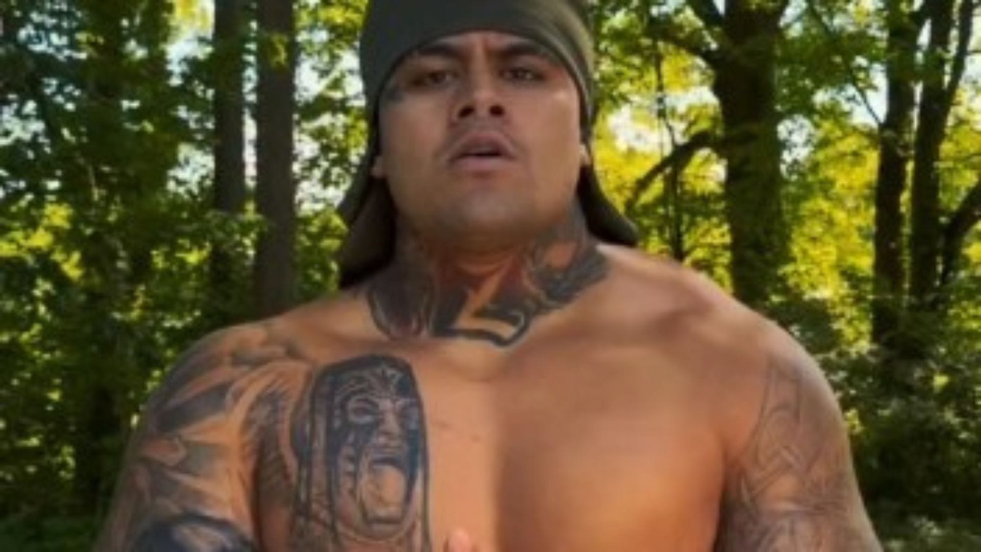 Emotional Footage: Umaga Chants Break Out At Zilla Fatu Contract Signing; Bloodline Member's Reaction Caught On Camera