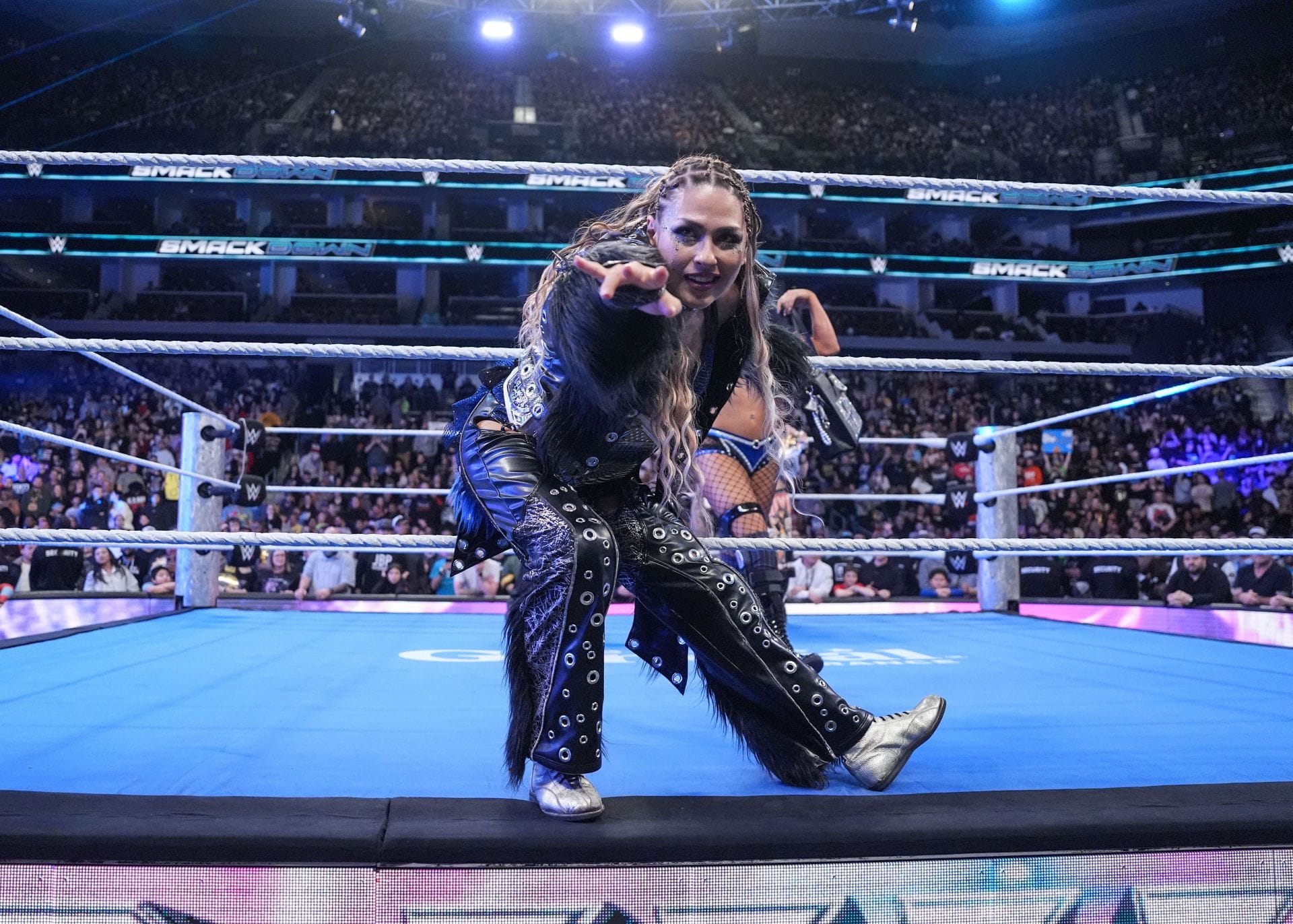Giulia buried on WWE SmackDown – match ends before it can start