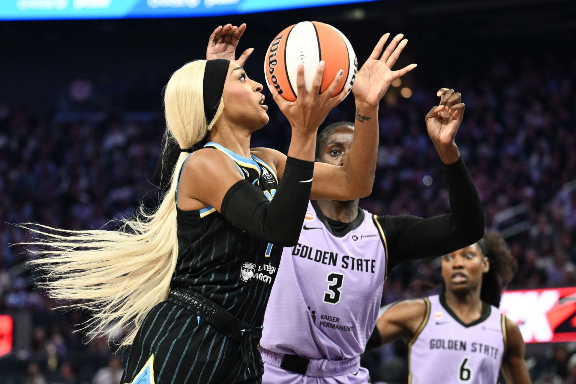 "She's Just Reckless" "Signature Eye Poke": WNBA Fans Rip DiJonai Carrington For Latest Questionable Foul on Valkyries Player
