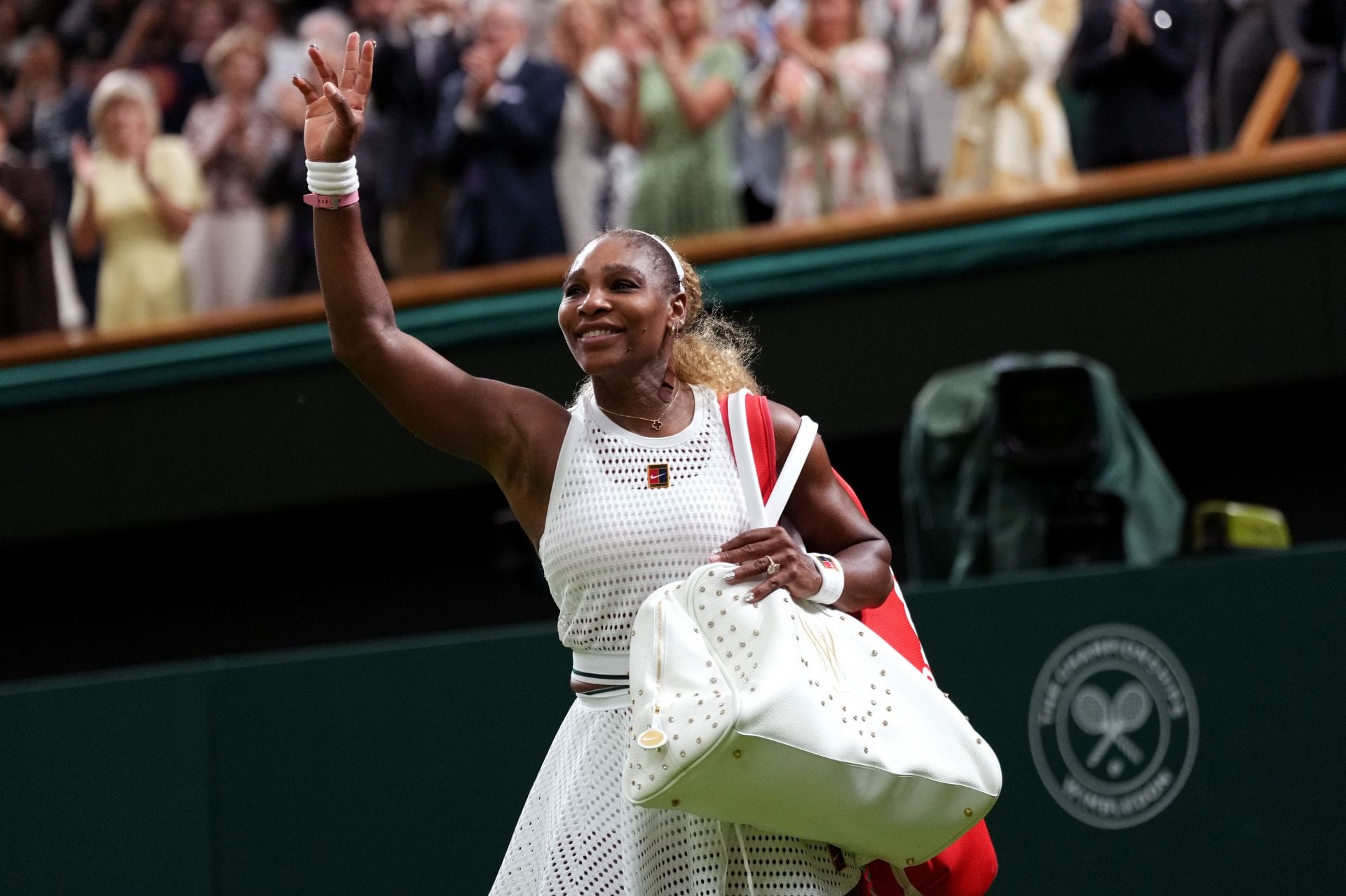 Serena Williams has Maria Sharapova cheering for her with 'New me' flex in intense Cincinnati Open practice