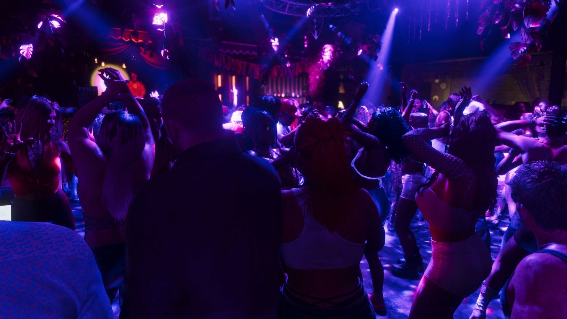 Different tunes are perfectly placed to match different areas and vibes of Vice City (Image via Rockstar Games)