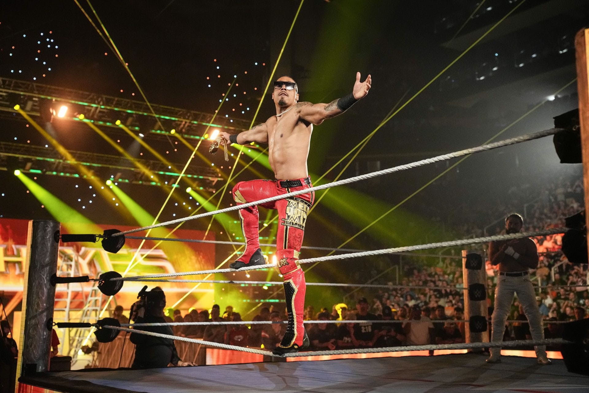 “Keep making history bro” - Carmelo Hayes taunts current champion ahead of WWE SmackDown